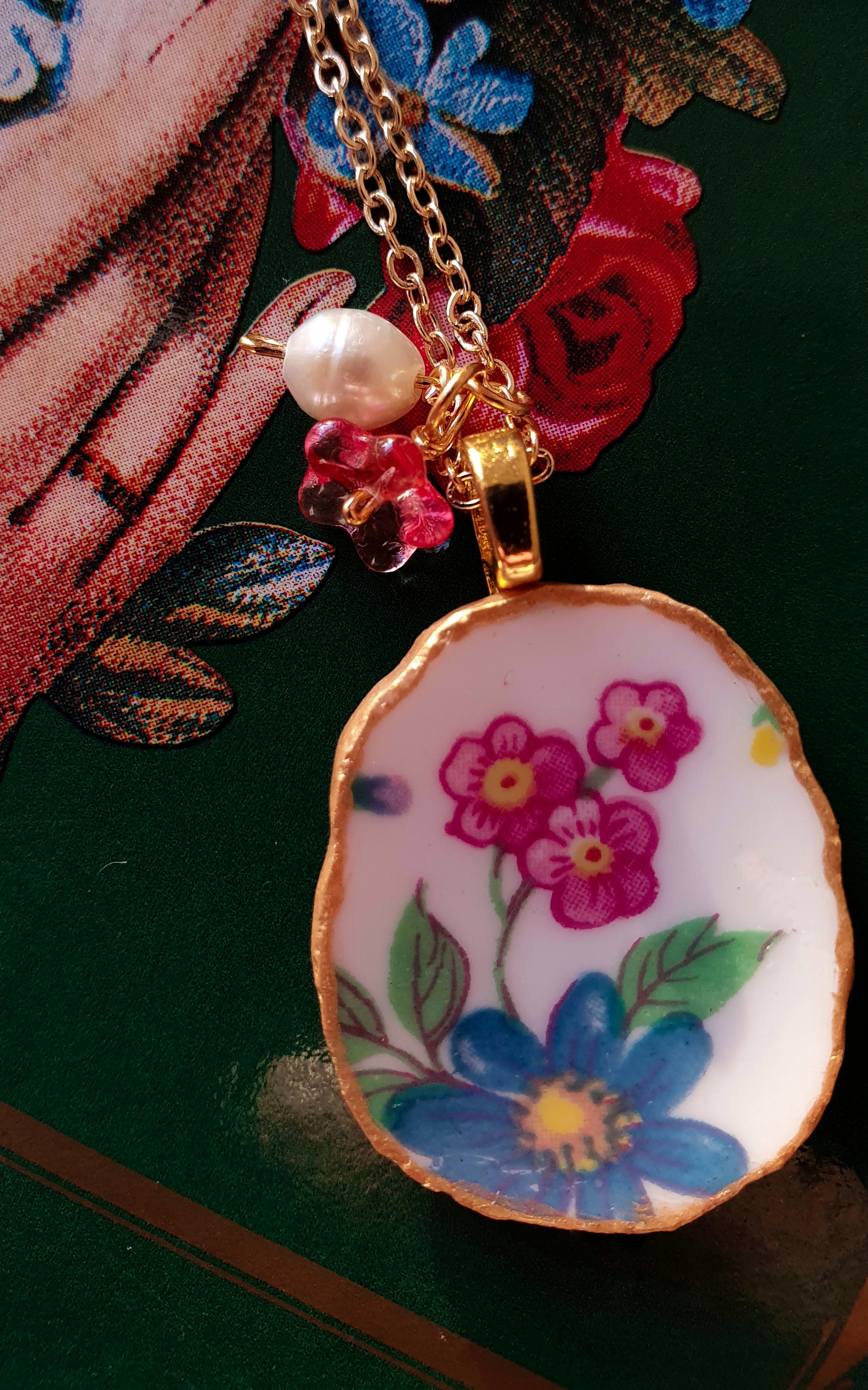 Cosmos vintage porcelain gold necklace 