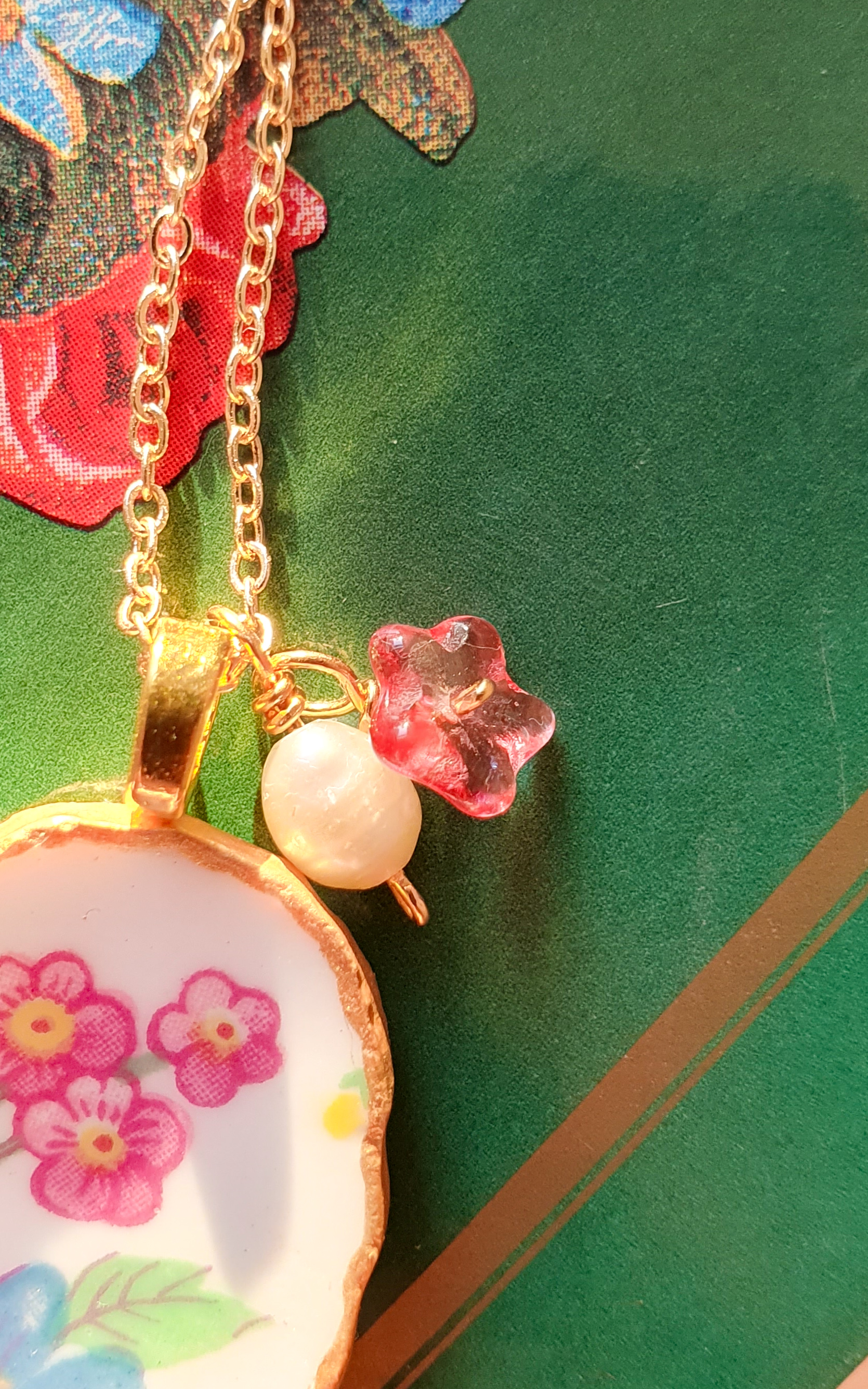 Cosmos vintage porcelain gold necklace 