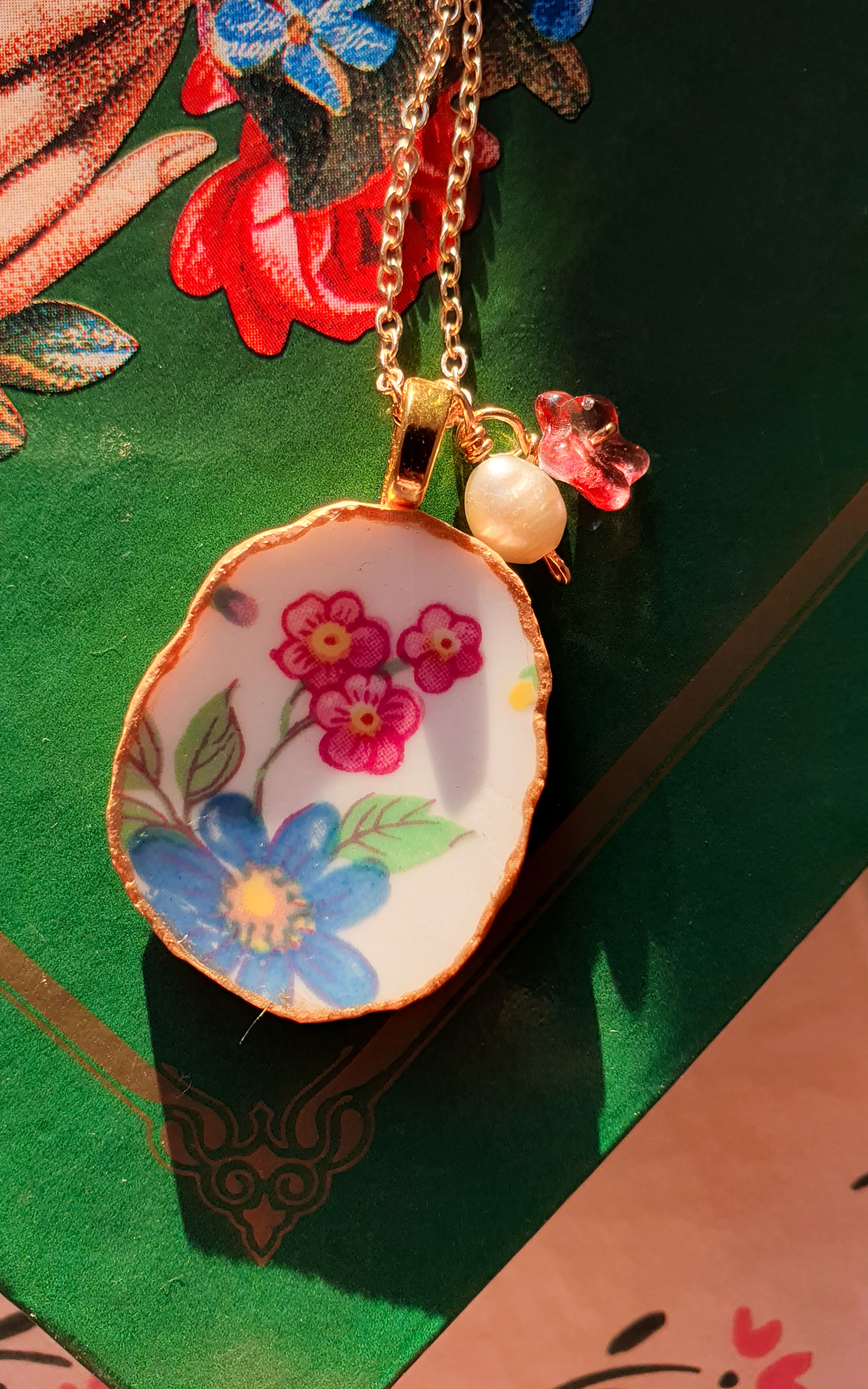 Cosmos vintage porcelain gold necklace 