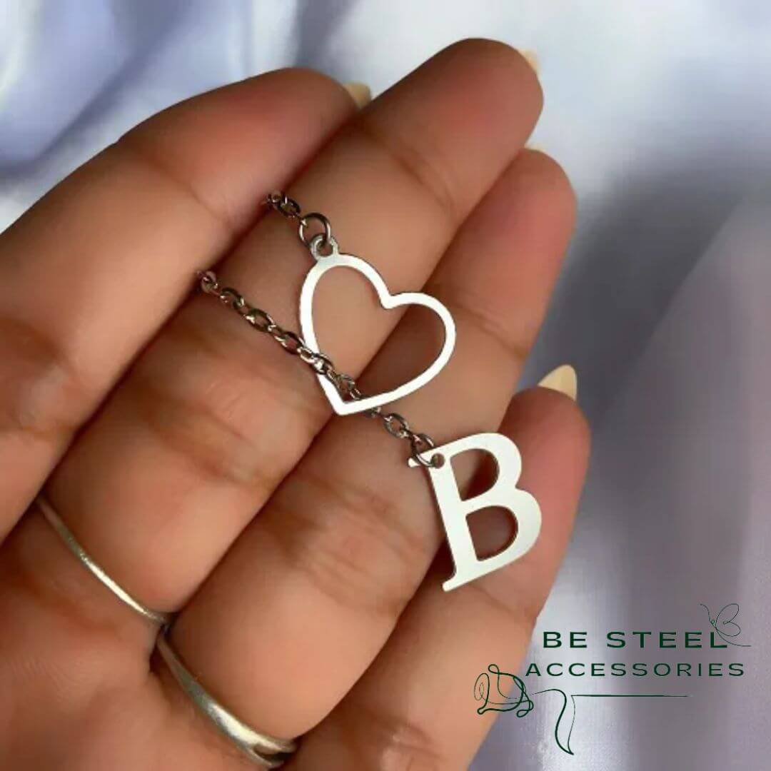 Colar Gravata com Letra 