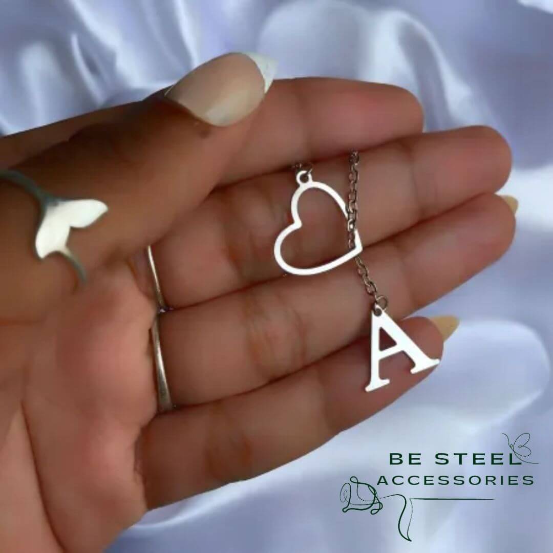 Colar Gravata com Letra 