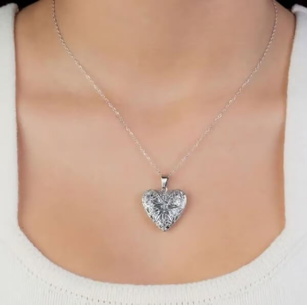 Relicário Coração Detalhado