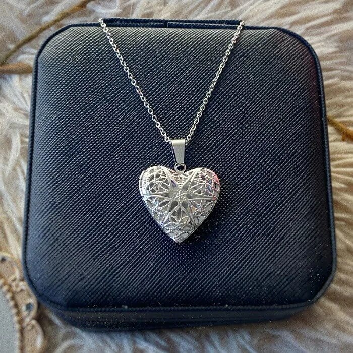 Relicário Coração Detalhado