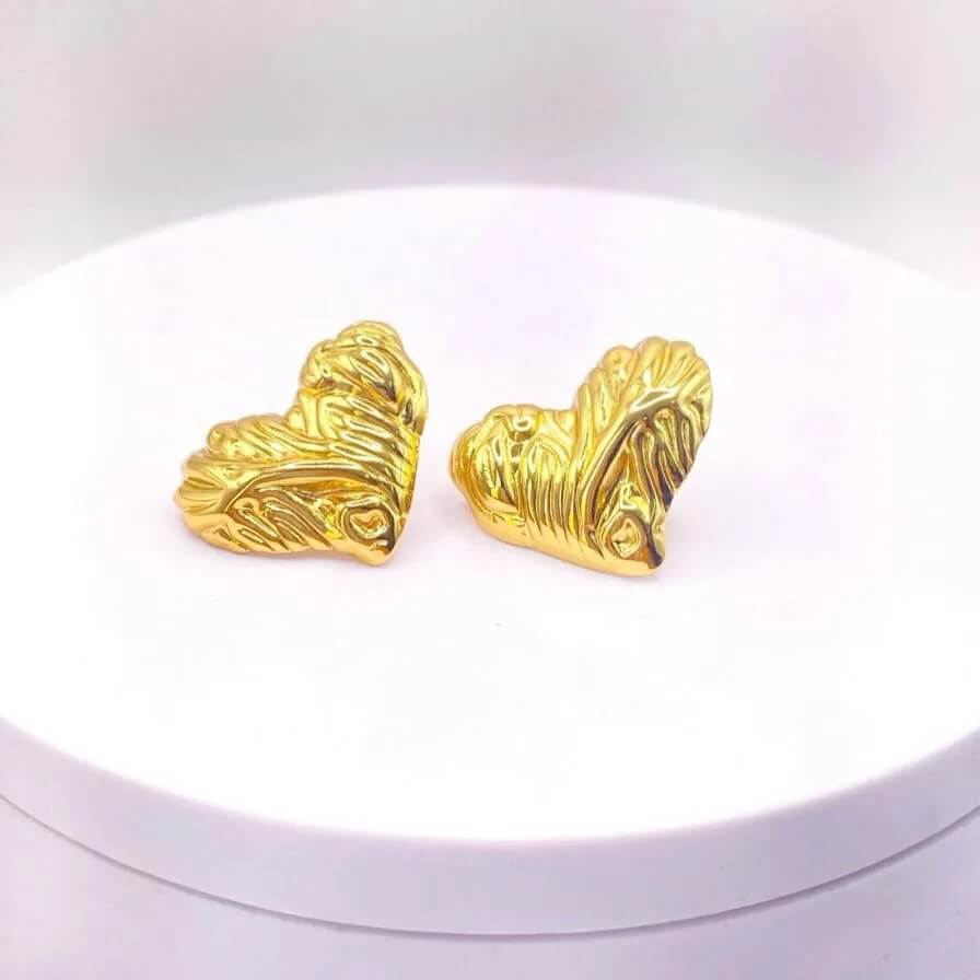 Brinco Coração Dourado Detalhado