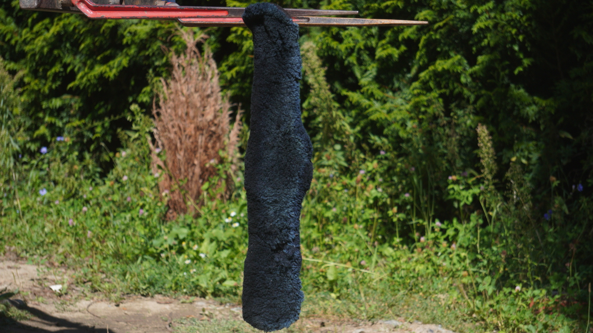 Mattes dressage girth crescent