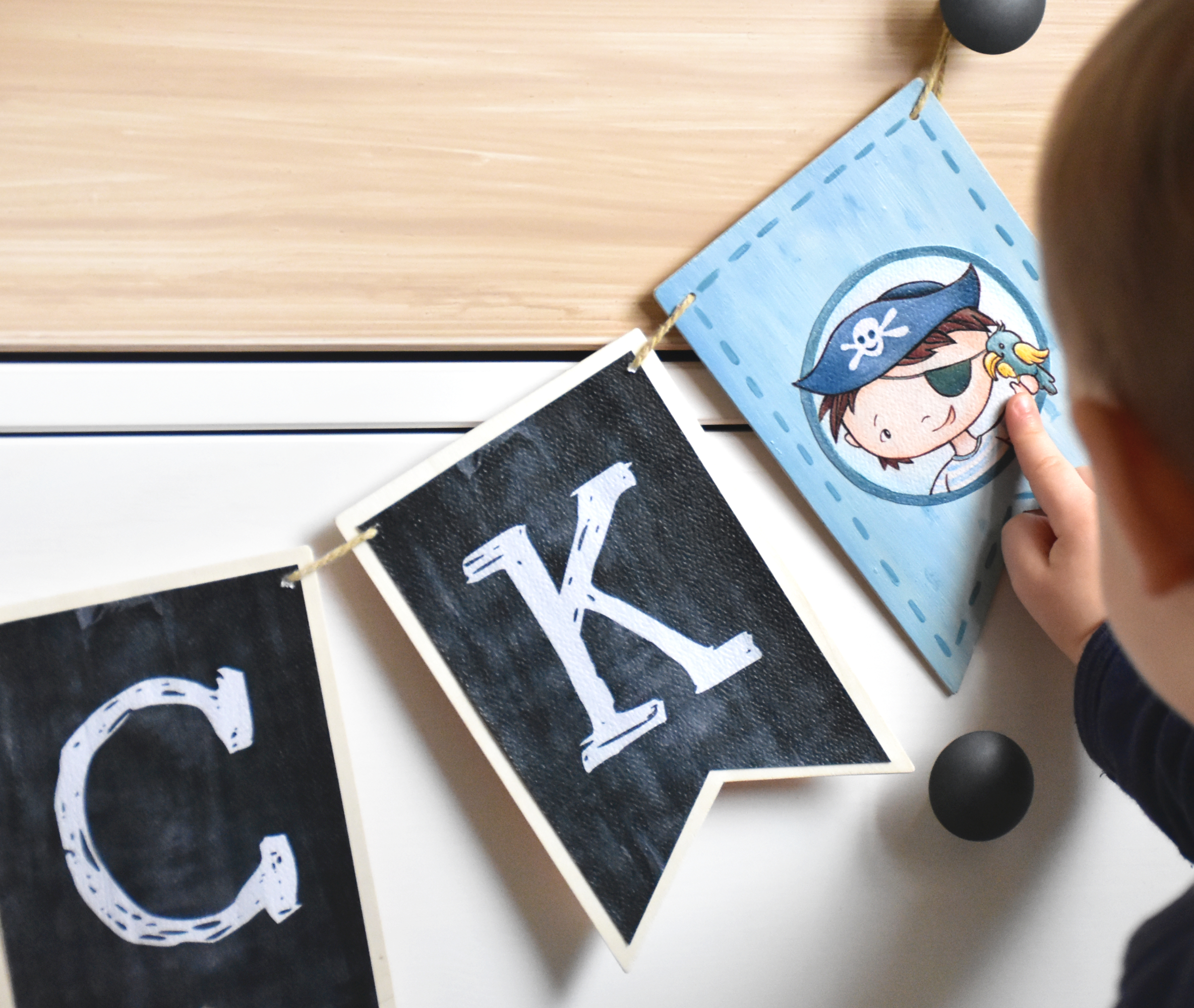 Neves girland - Kalóz