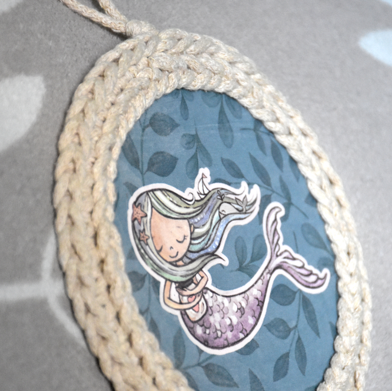 Kerek kép - színes Monka-lányok