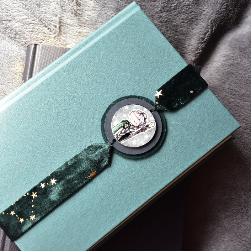 Gumis-bársonyszalagos könyvjelző - Monka-lányok 