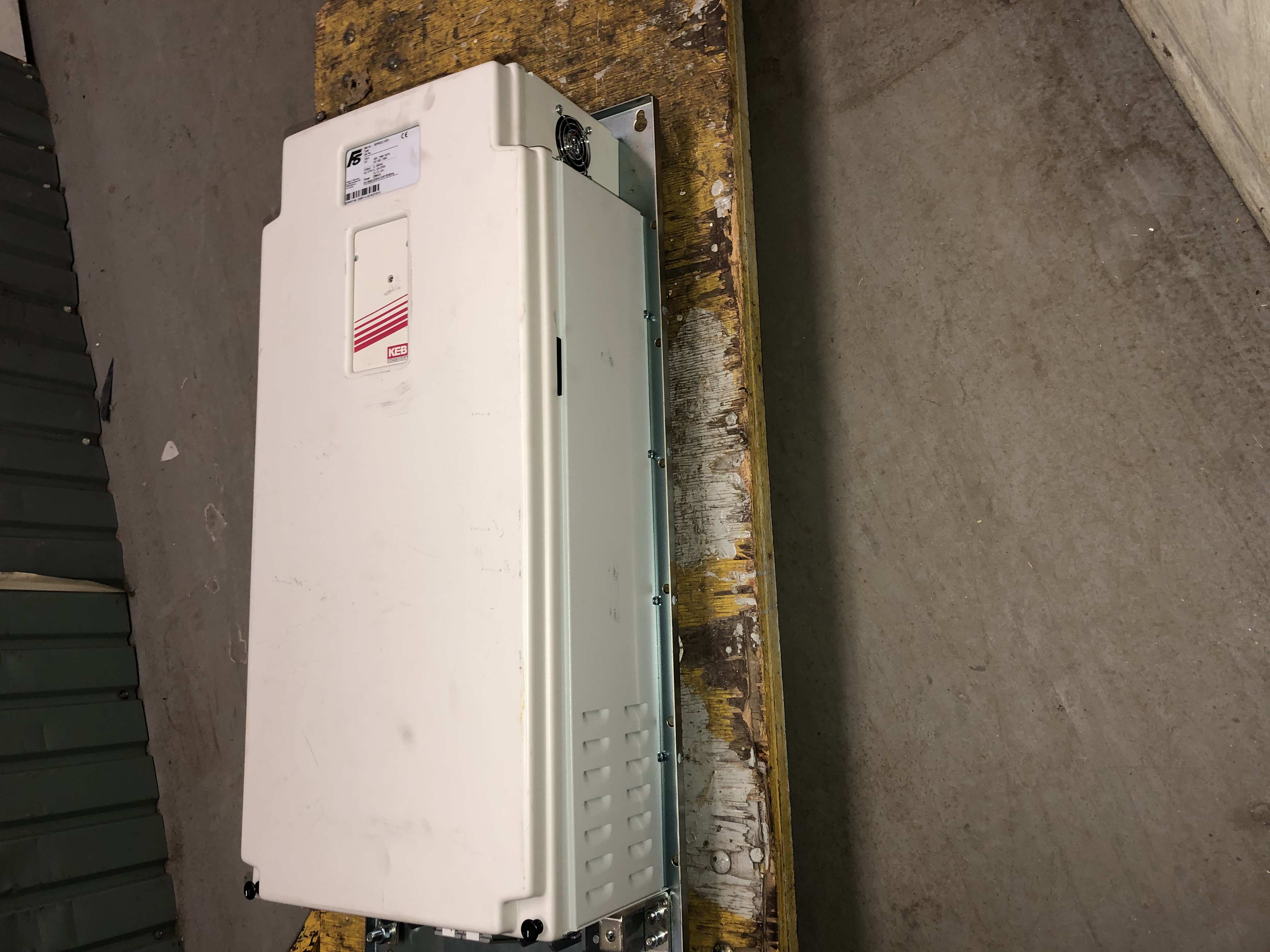 KEB F5 28F5E0U-V001 420V..746VDC 407A to 3-phase 0..800Hz 200KW 1-year warranty