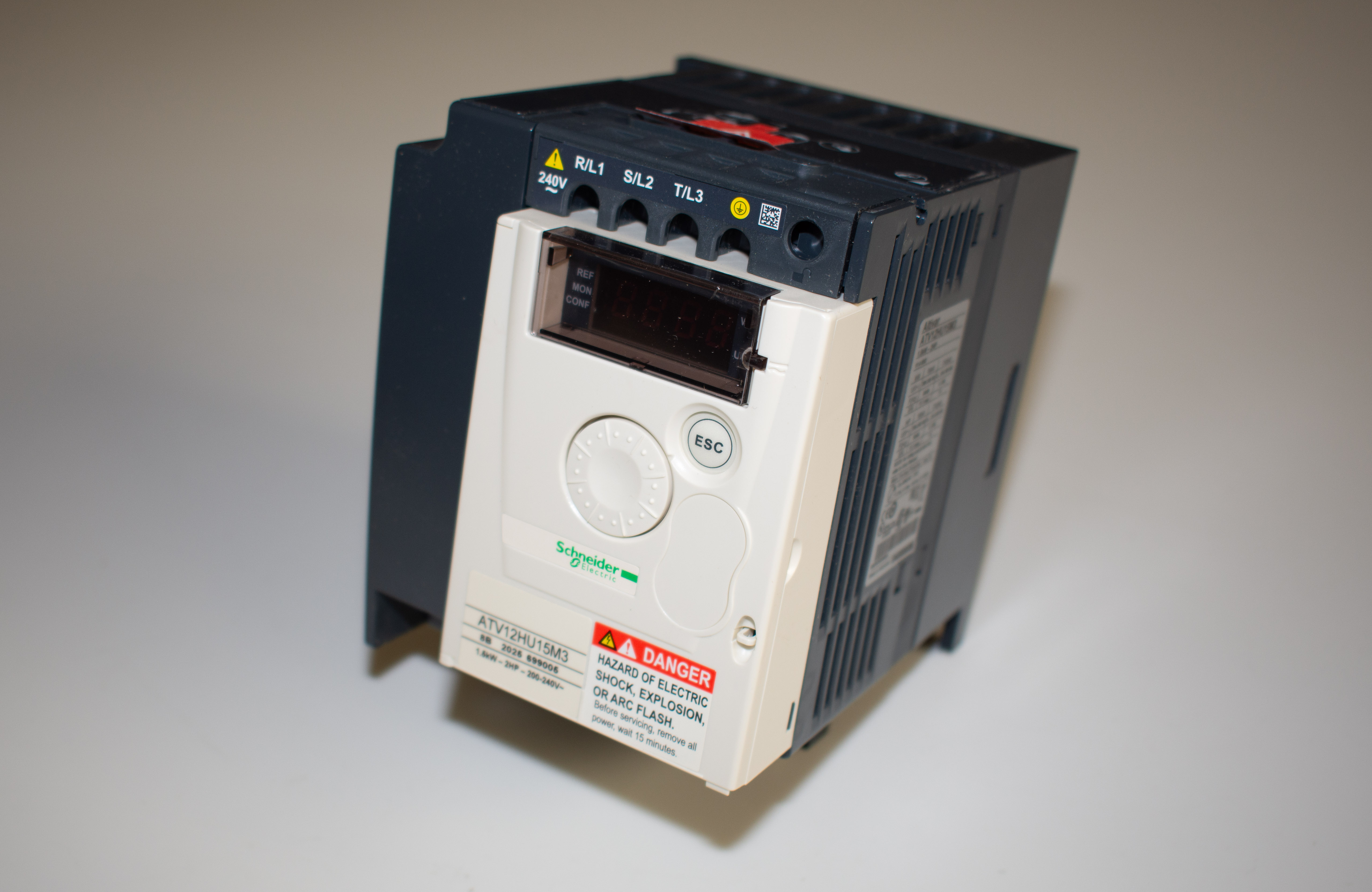 Schneider Altivar ATV12HU15M3 200-240V 3-phase 1.5KW speed drive 1-year warranty