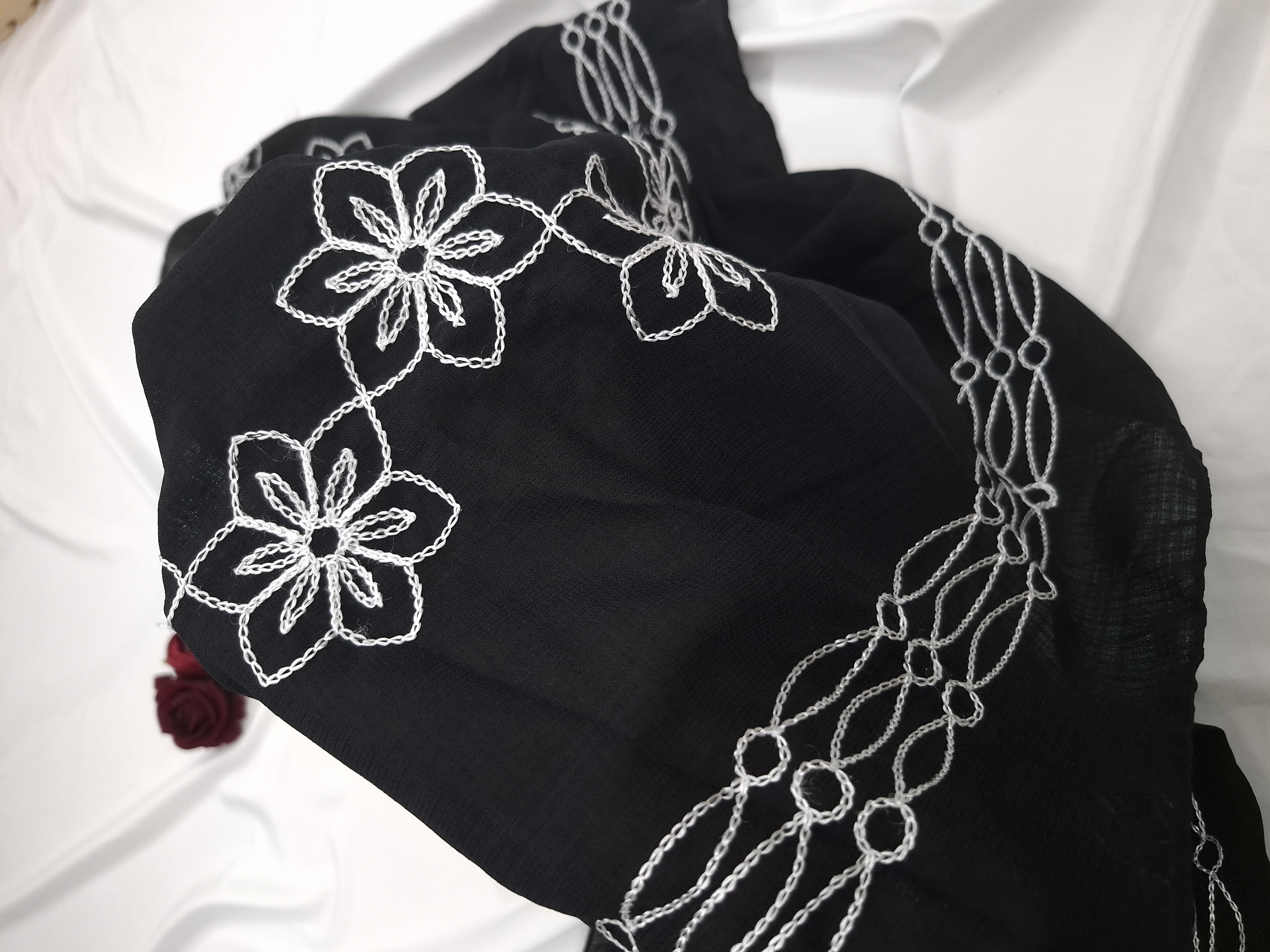 Black Elegance – Embroidered Cotton Hijab