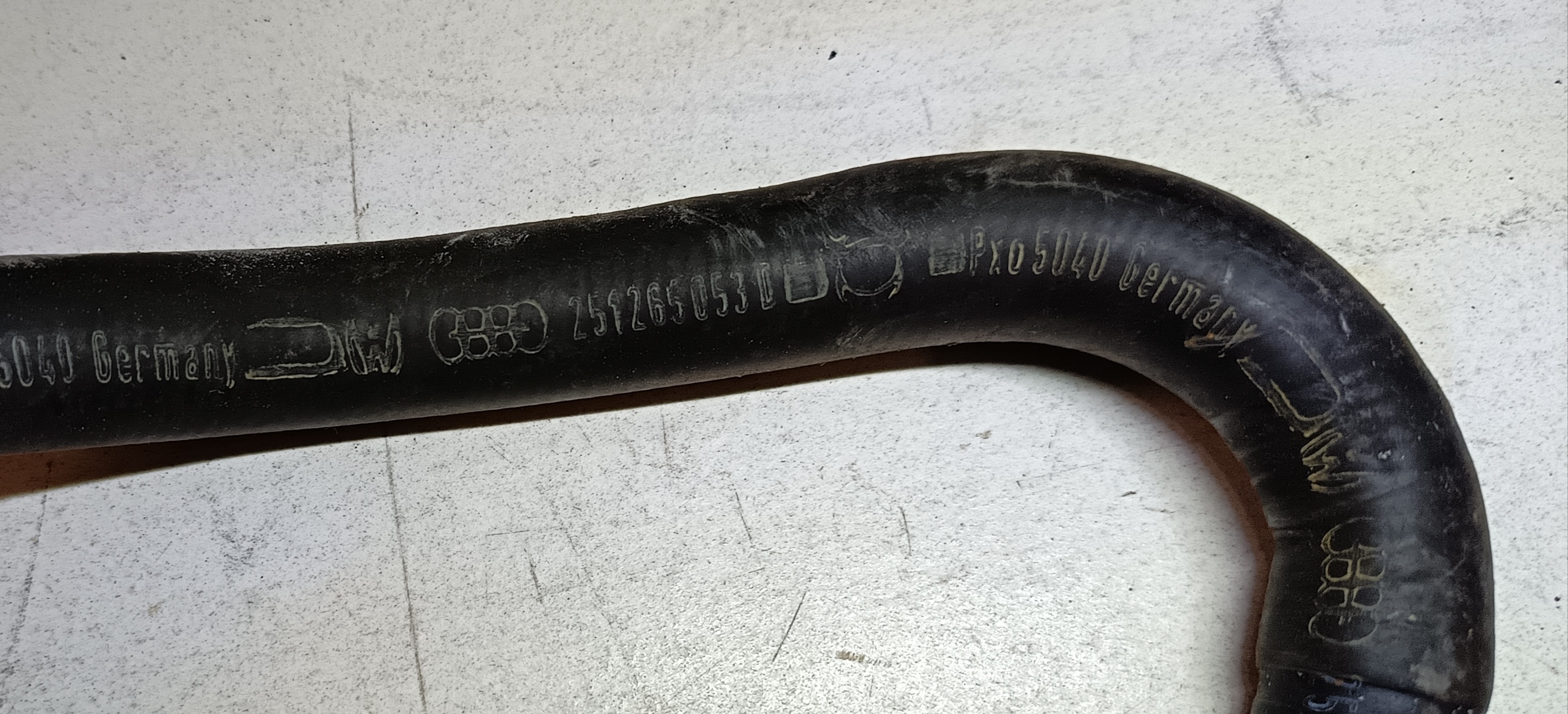 Durite d'alimentation gauche de chauffage avant  Pour véhicule essence ou diesel  De 1984 - 1992 vw transporter t3