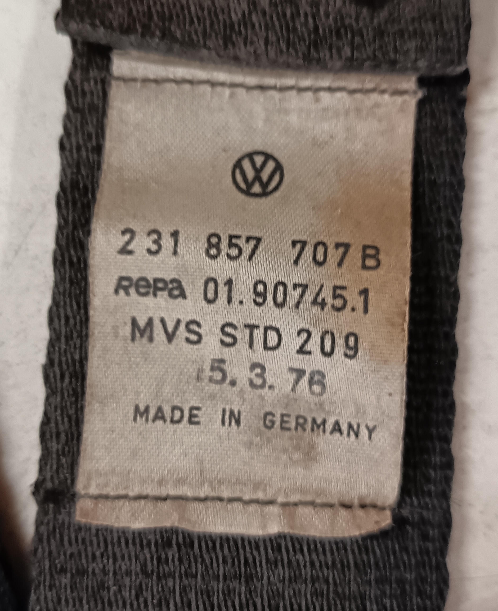 Ceinture de sécurité arrière VW T2 Bay Window 231857749B
