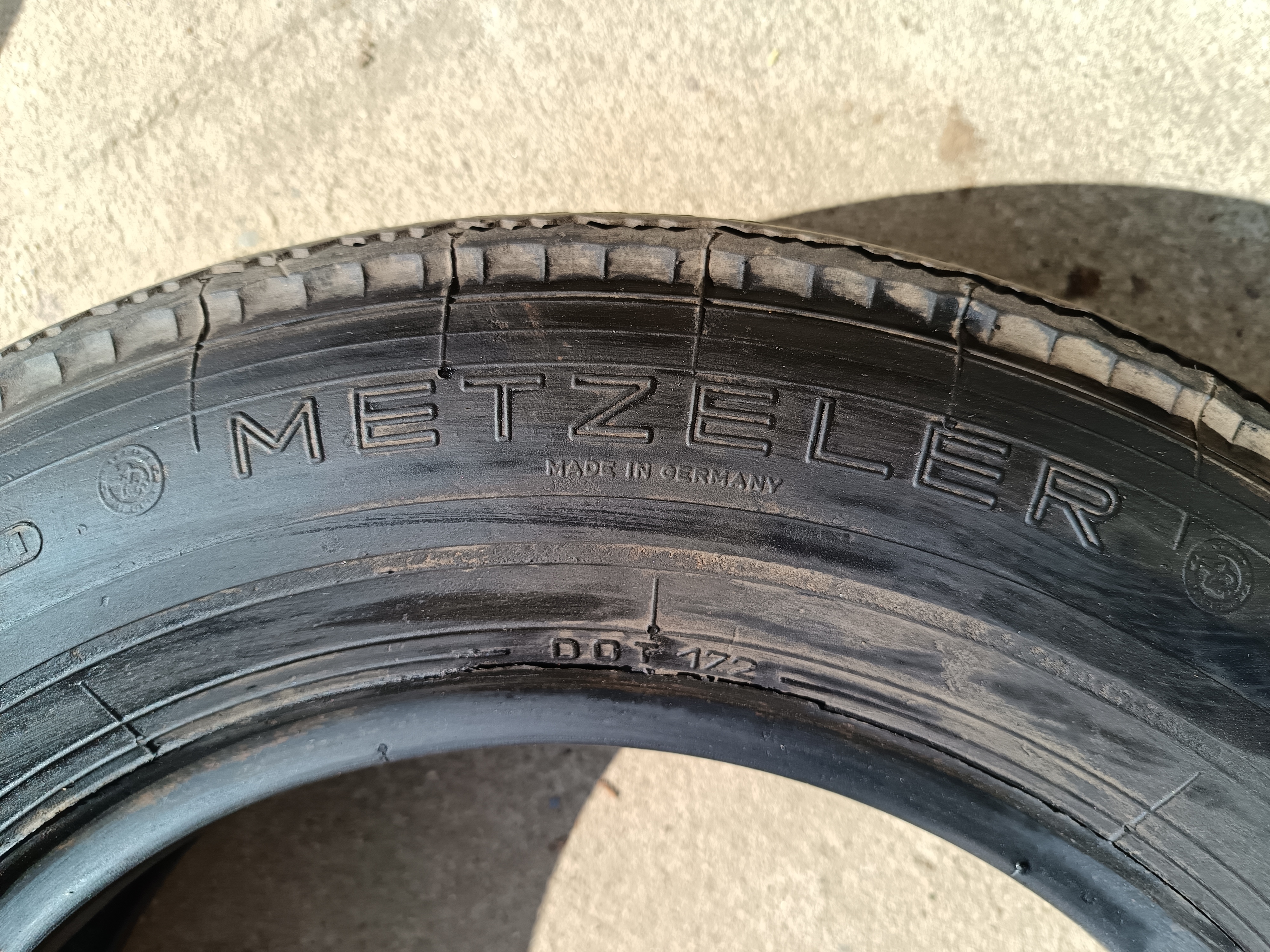 Pneu d'origine metzeler 5.60-15 vw