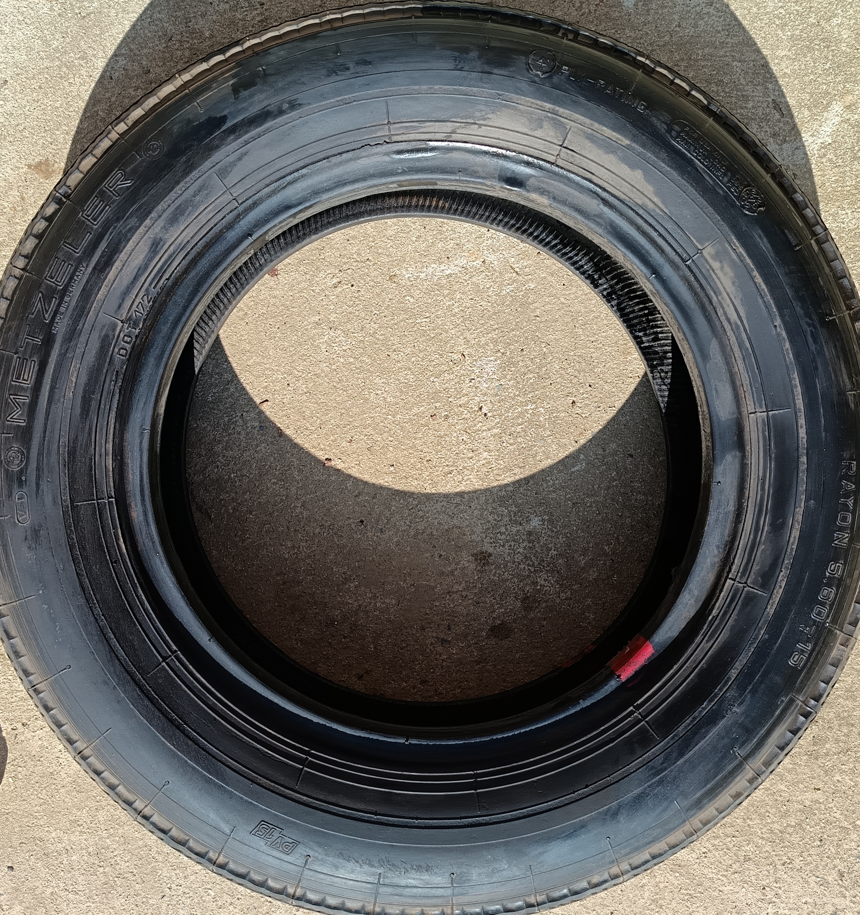 Pneu d'origine metzeler 5.60-15 vw
