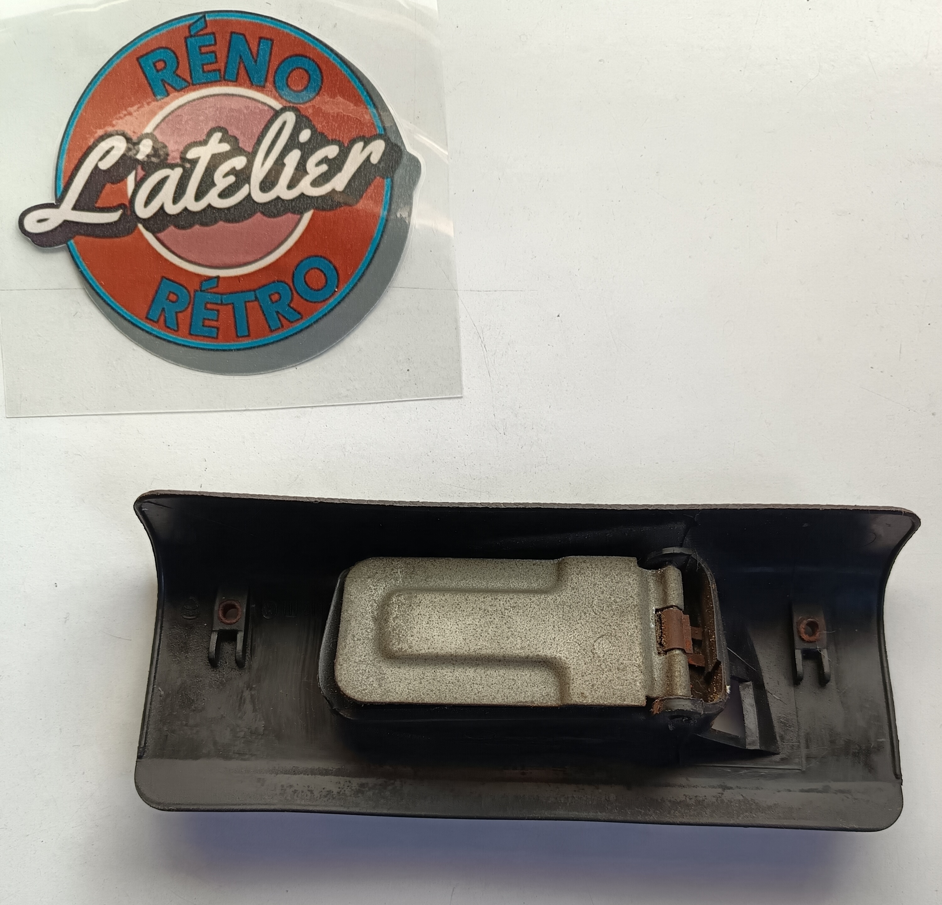 Grille avec clapet de chauffage au pied droit