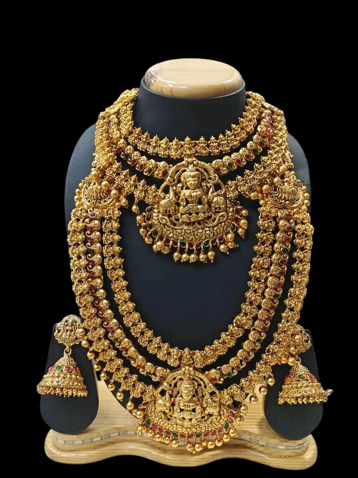 Traditional South Indian Bridal Gold Necklace Set