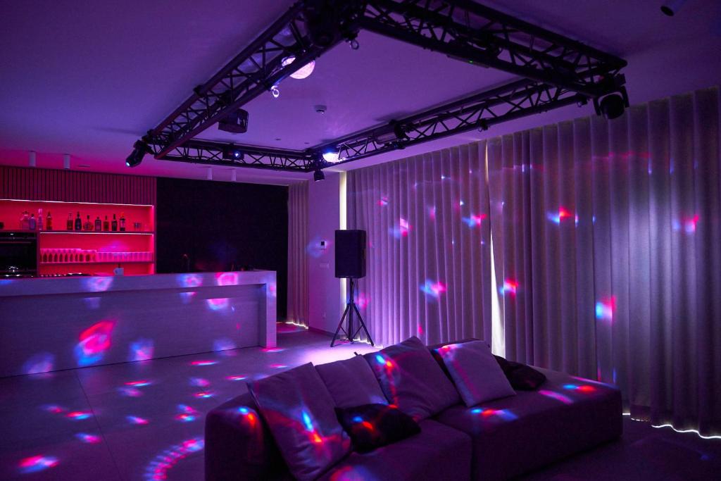 Weekend 1 6P Luxury Apartment Package –  Private DJ Booth, Bar & VIP Transfers