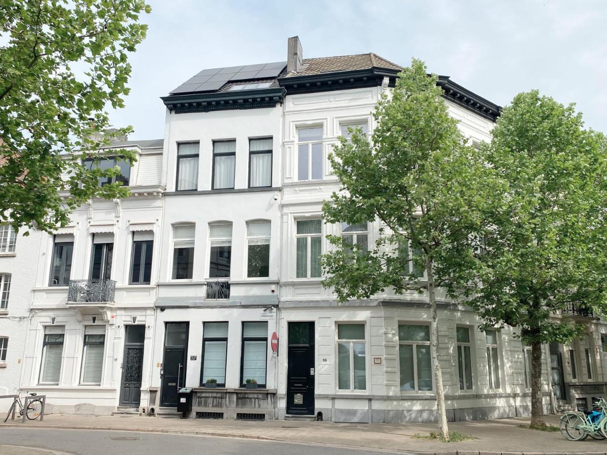 Weekend 2 – 4P  Antwerpen  Apartment Package   (with DJ Booth + Private Transfers)