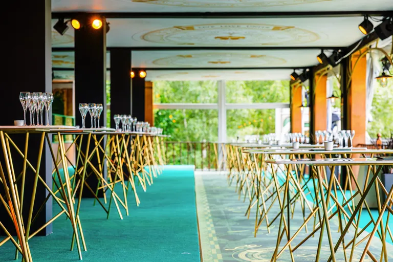 Weekend 2  Exclusive Table Package（2天 Comfort 门票 + 周六尊享拼卡座）