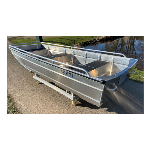 F331 Flachbodenboot