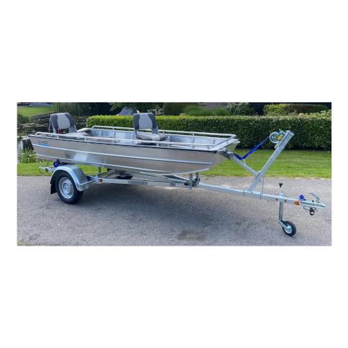 F331 Flachbodenboot