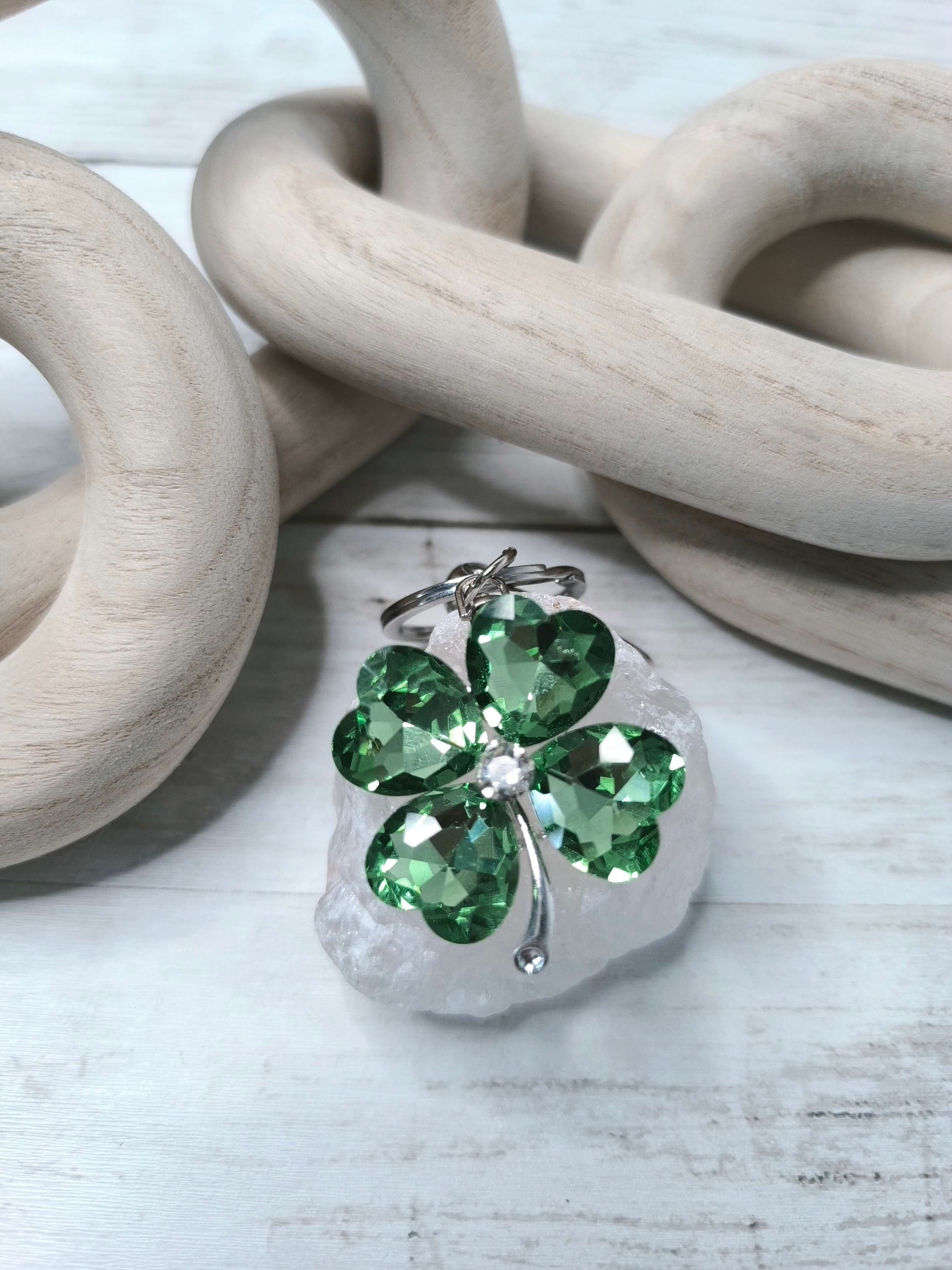 PORTE-CLES TREFLE A QUATRE FEUILLES - PORTE BONHEUR & ELEGANCE CRISTALLINE