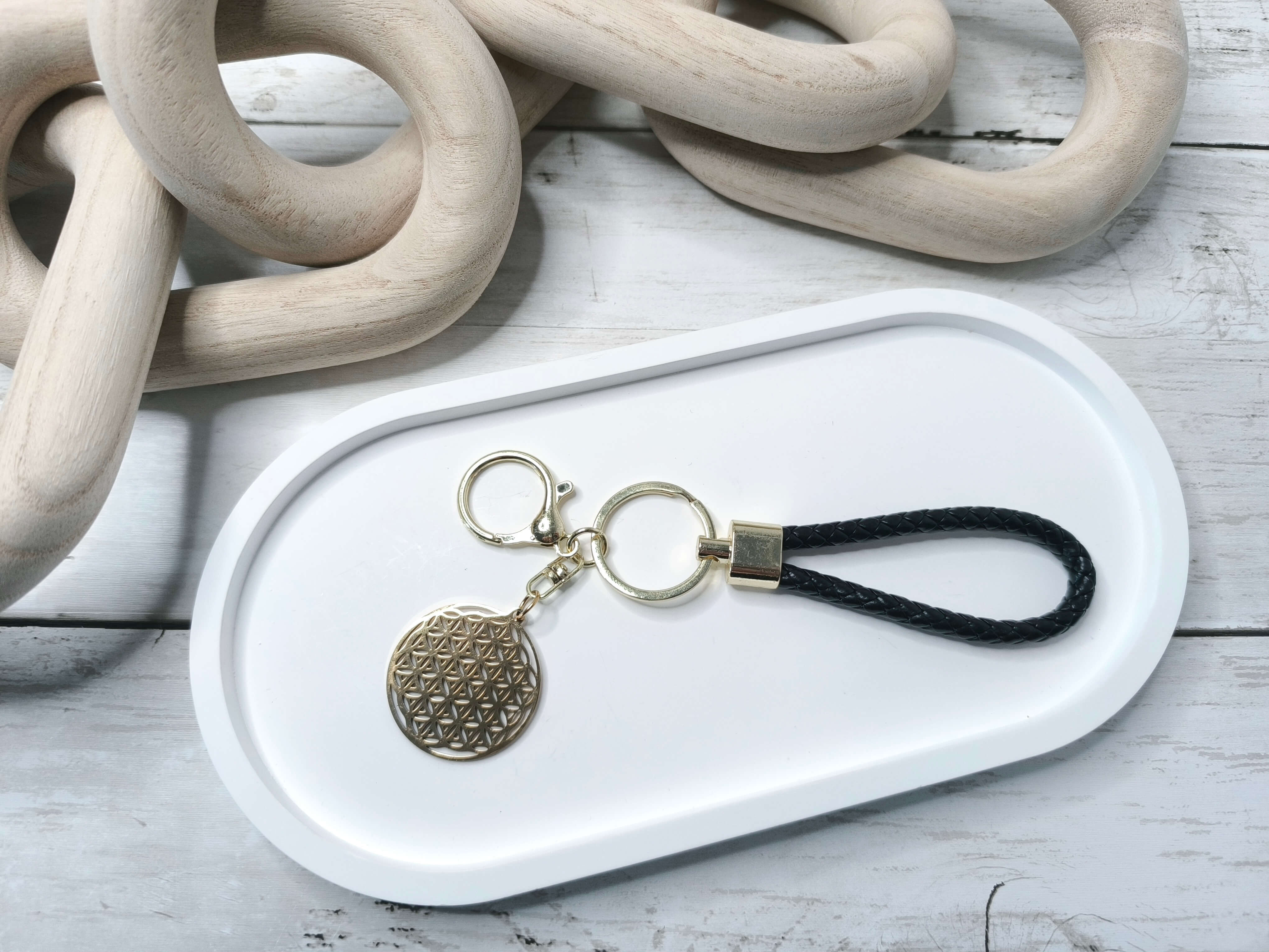 PORTE CLES FLEUR DE VIE EN ACIER INOXYDABLE - DORE - GEOMETRIE SACREE & CORDON TRESSE NOIR