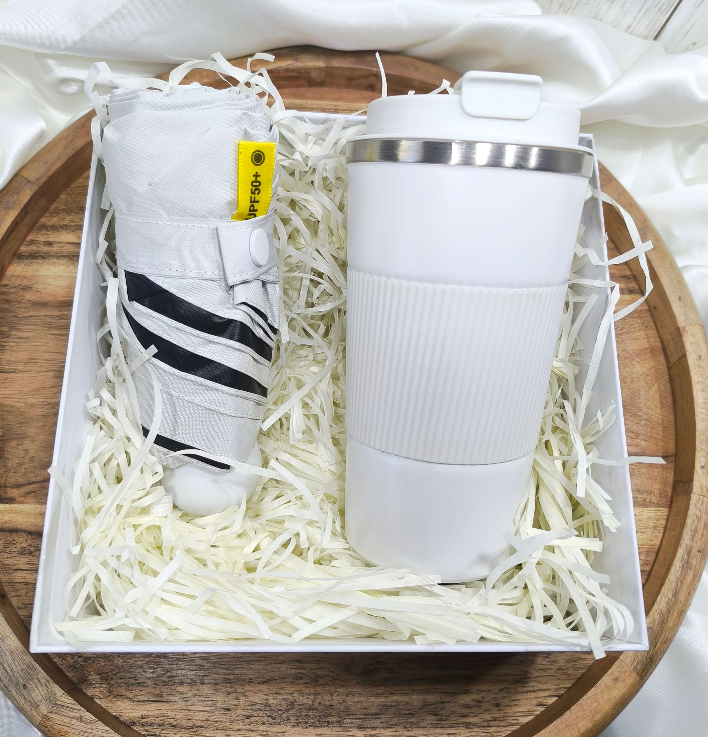 COFFRET CADEAU MIXTE - BLANC ELEGANCE - TASSE ISOTHERME & PARAPLUIE ANTI-UV50