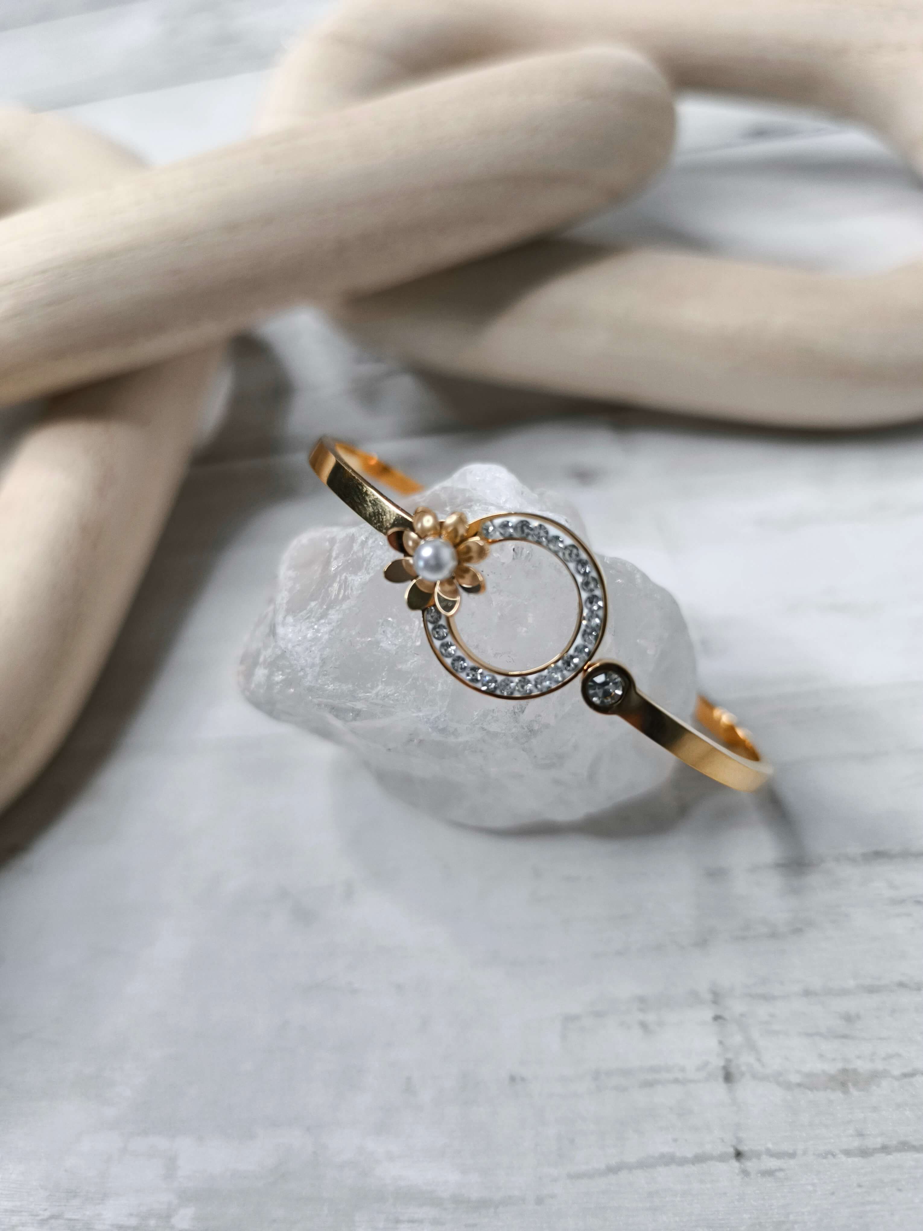 BRACELET FEMME - CERCLE SCINTILLANT & MARGUERITE PERLEE - COULEUR OR EN ACIER INOXYDABLE 304 OU ARGENT 