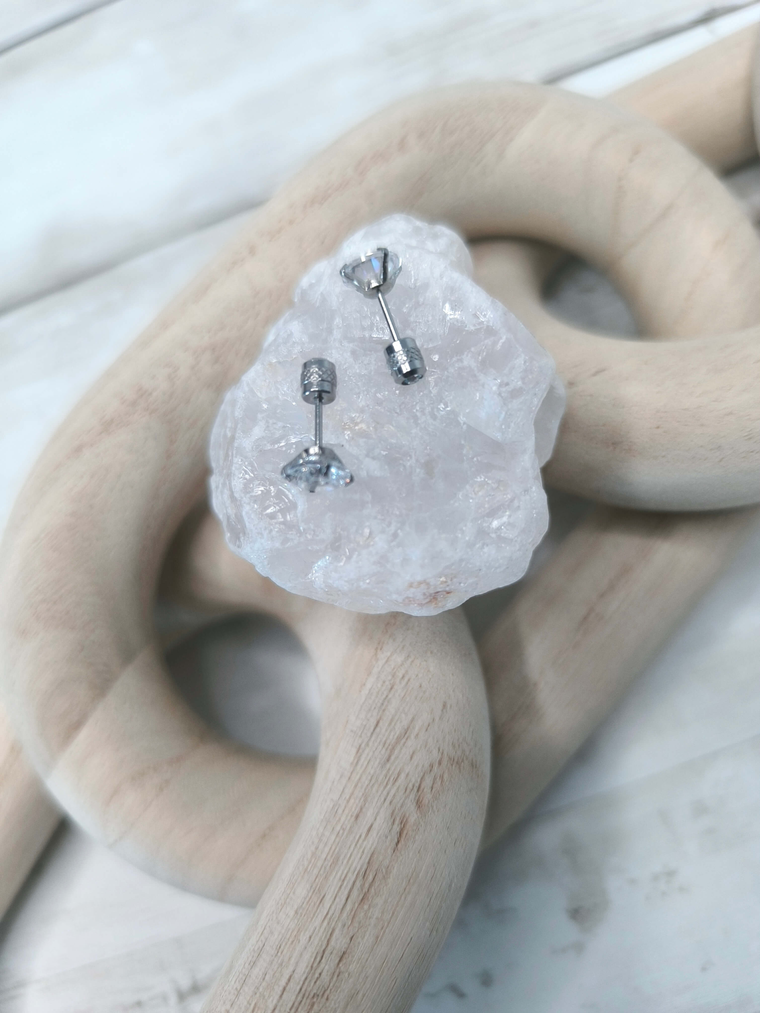 BOUCLES D'OREILLES HOMME EN ACIER INOXYDABLE - PIERRES EN ZIRCONE CUBIQUE - ARGENT OU DORE - 7MM