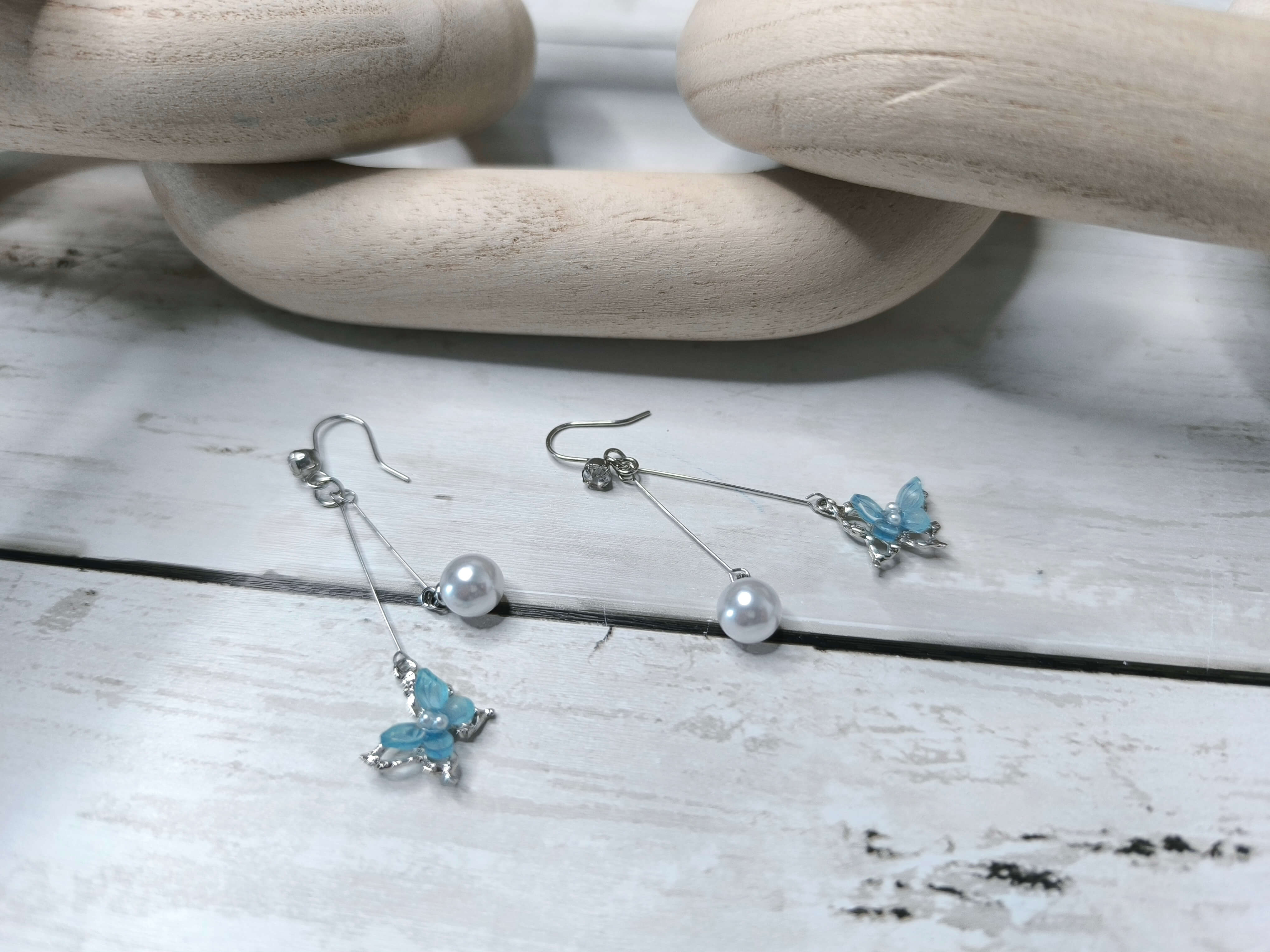 BOUCLES D'OREILLES PAPILLON ELEGANTES - PERLE BLNCHE & DETAILS ARGENTES