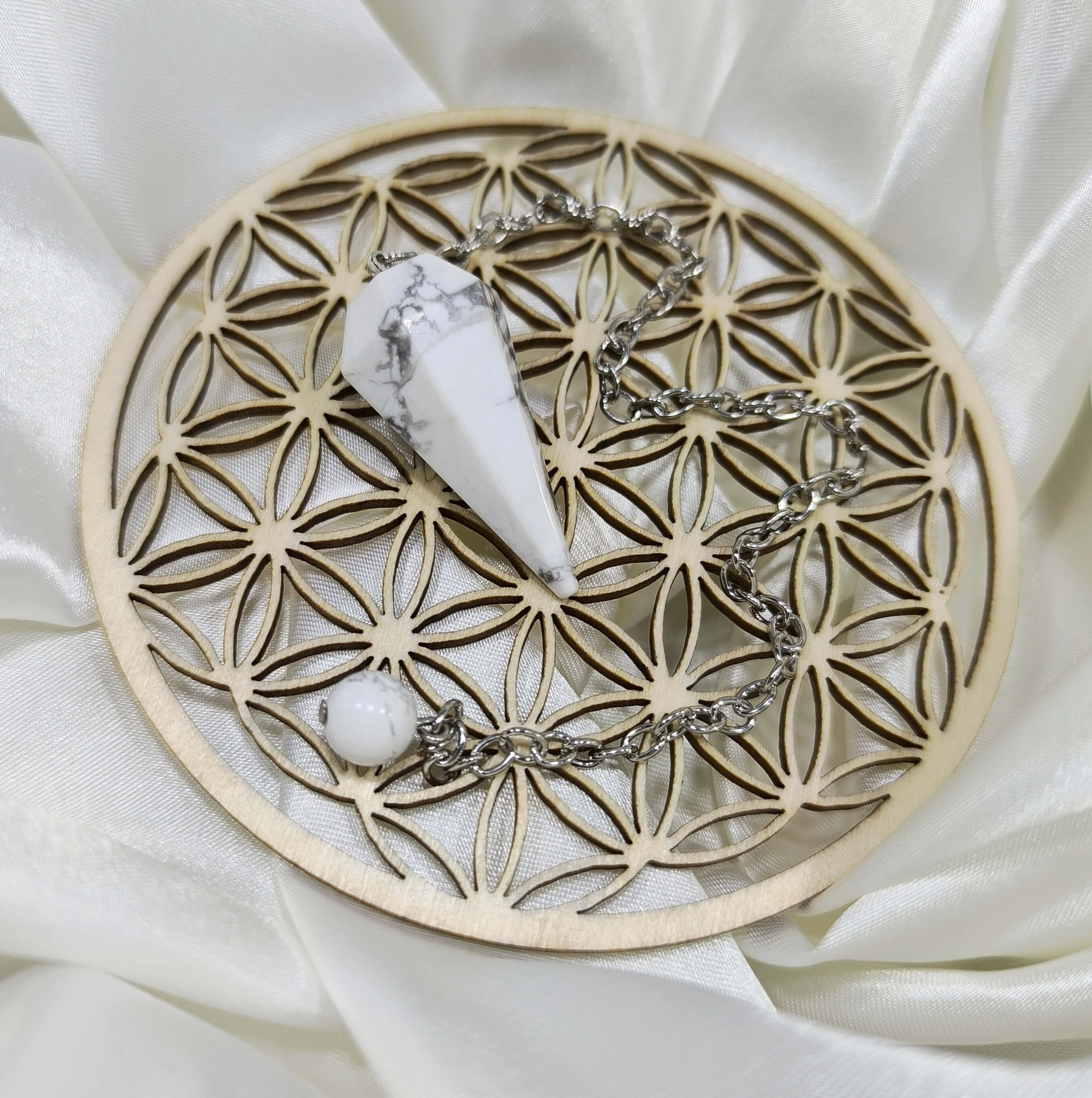 PENDULE DIVINATOIRE - HOWLITE BLANCHE - INTUITION, CALME & CLARTE