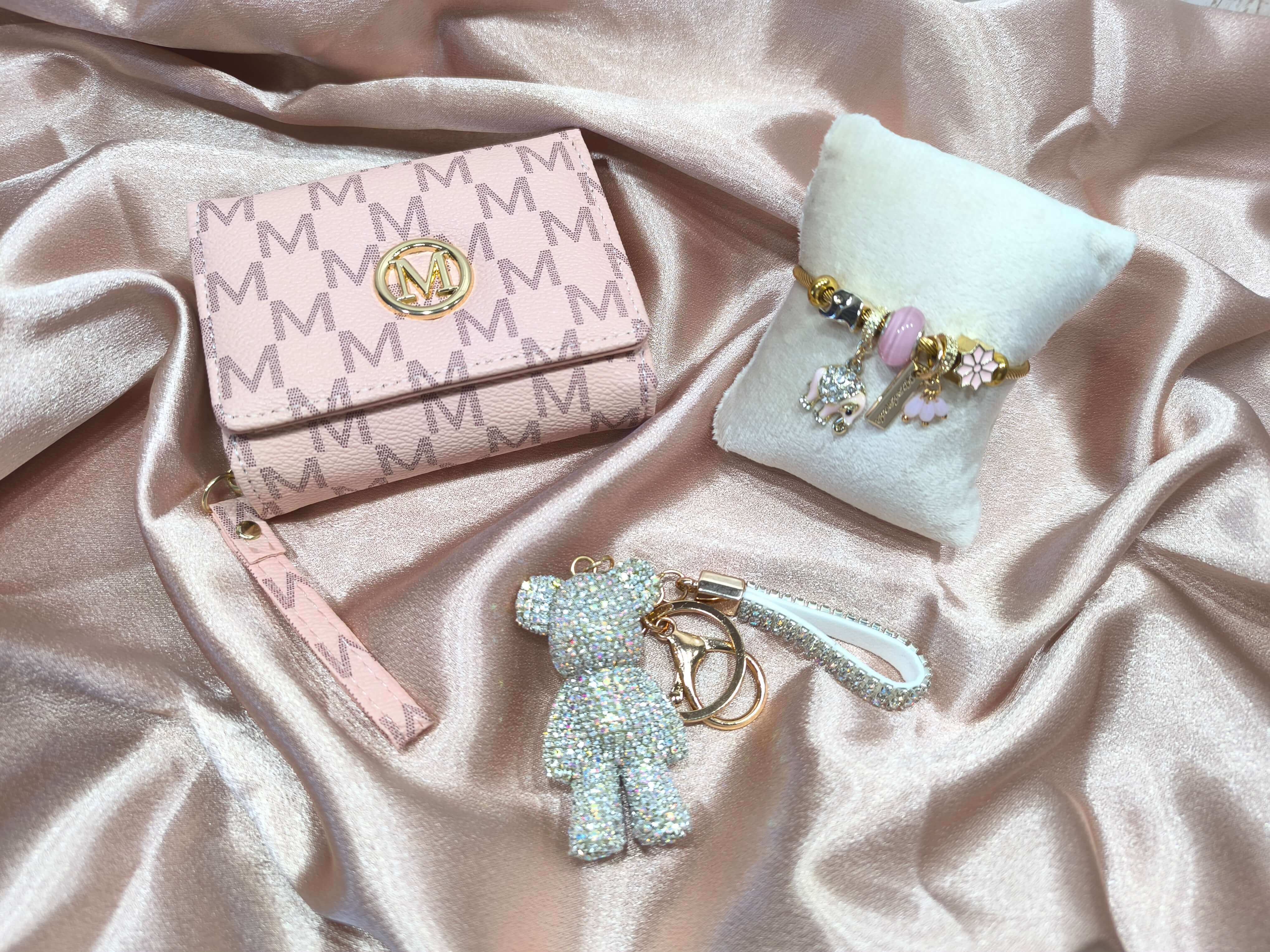 COFFRET CADEAU FEMME - PORTEFEUILLE ROSE, BRACELET CHARMS ELEPHANT & PORTE CLES OURSON STRASS