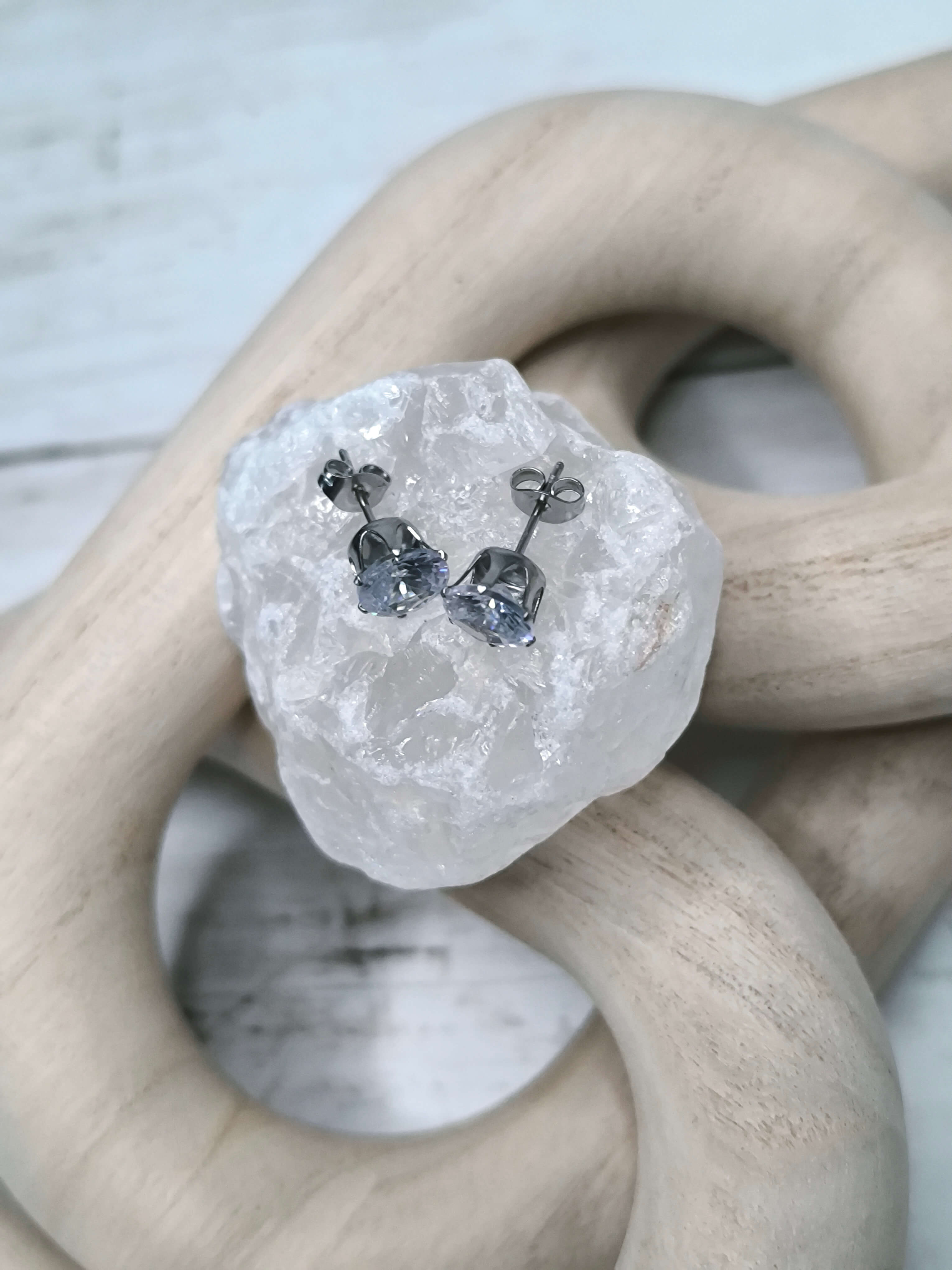 BOUCLES D'OREILLES EN ACIER INOXYDABLE - PIERRES EN ZIRCONE CUBIQUE - 12 COULEURS AU CHOIX - 8MM