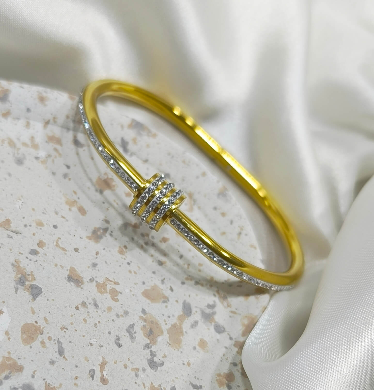 BRACELET FEMME - ACIER INOXYDABLE 304 OU ARGENT - CYLINDRE CENTRAL SERTI DE STRASS SCINTILLANTS - DORE OU ARGENTE