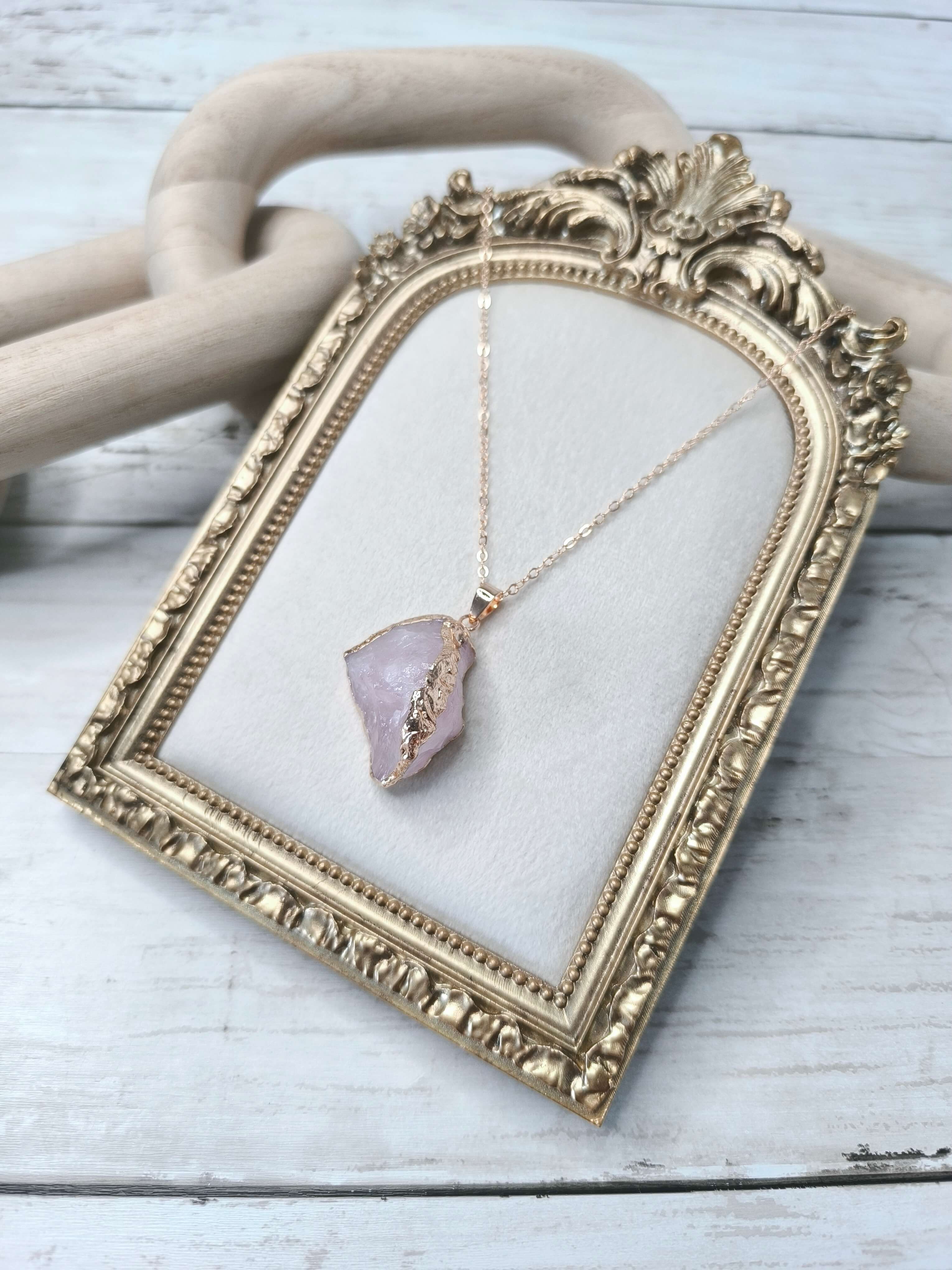 Collier Quartz Rose Brut – Amour, Douceur & Harmonie