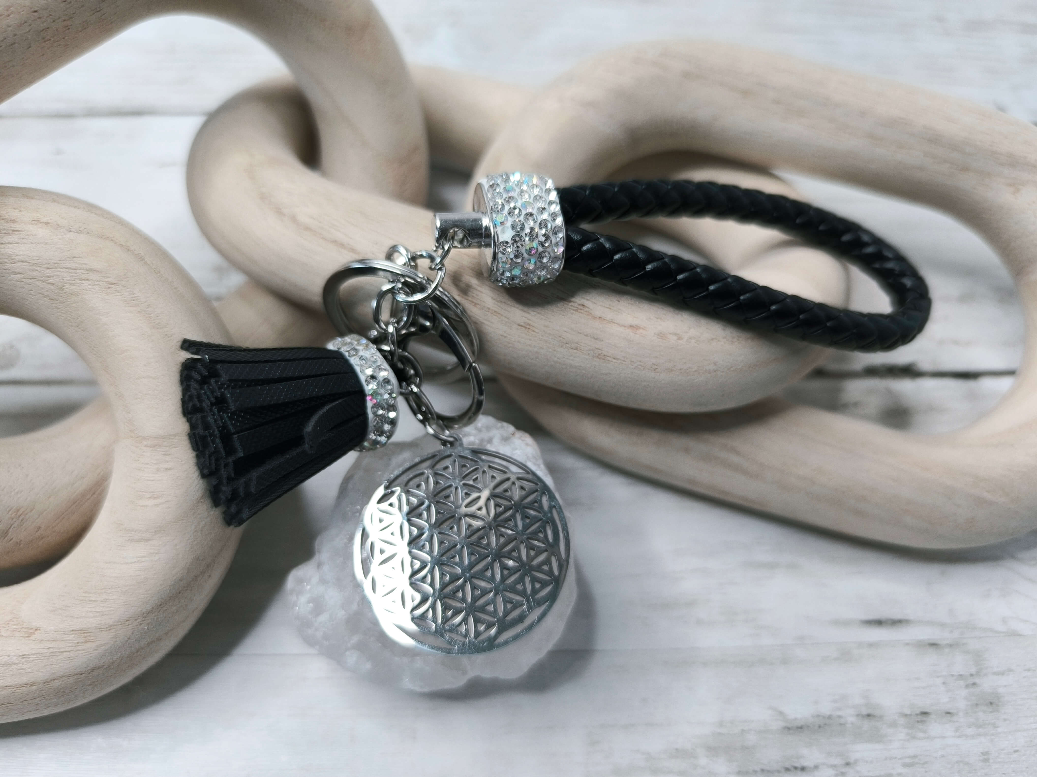 PORTE CLES FLEUR DE VIE ARGENTE - GEOMETRIE SACREE - CORDON TRESSE NOIR & POMPON STRASS