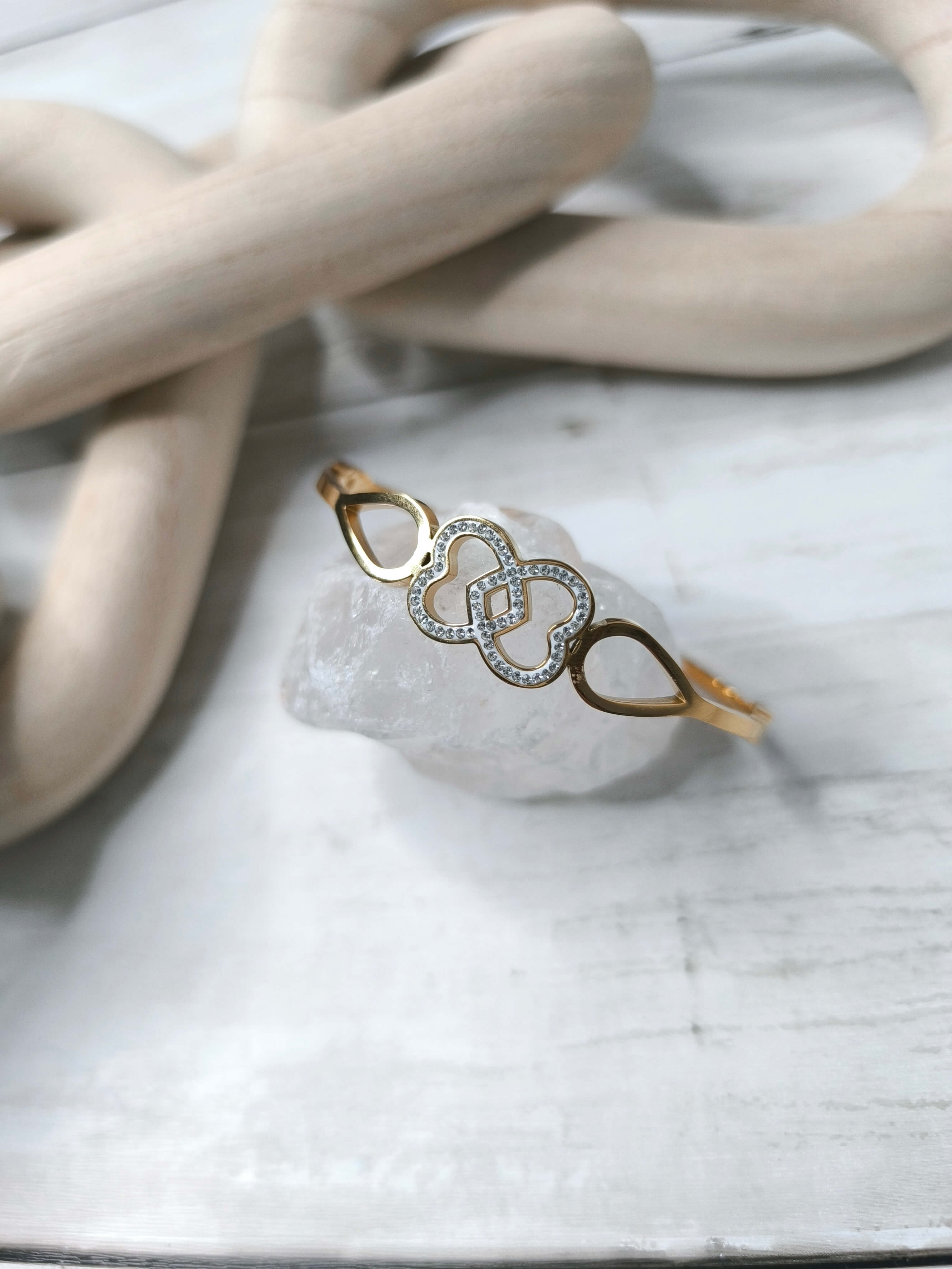 BRACELET FEMME - EN ACIER INOXYDABLE - COEURS ENTRELACES STRASSES