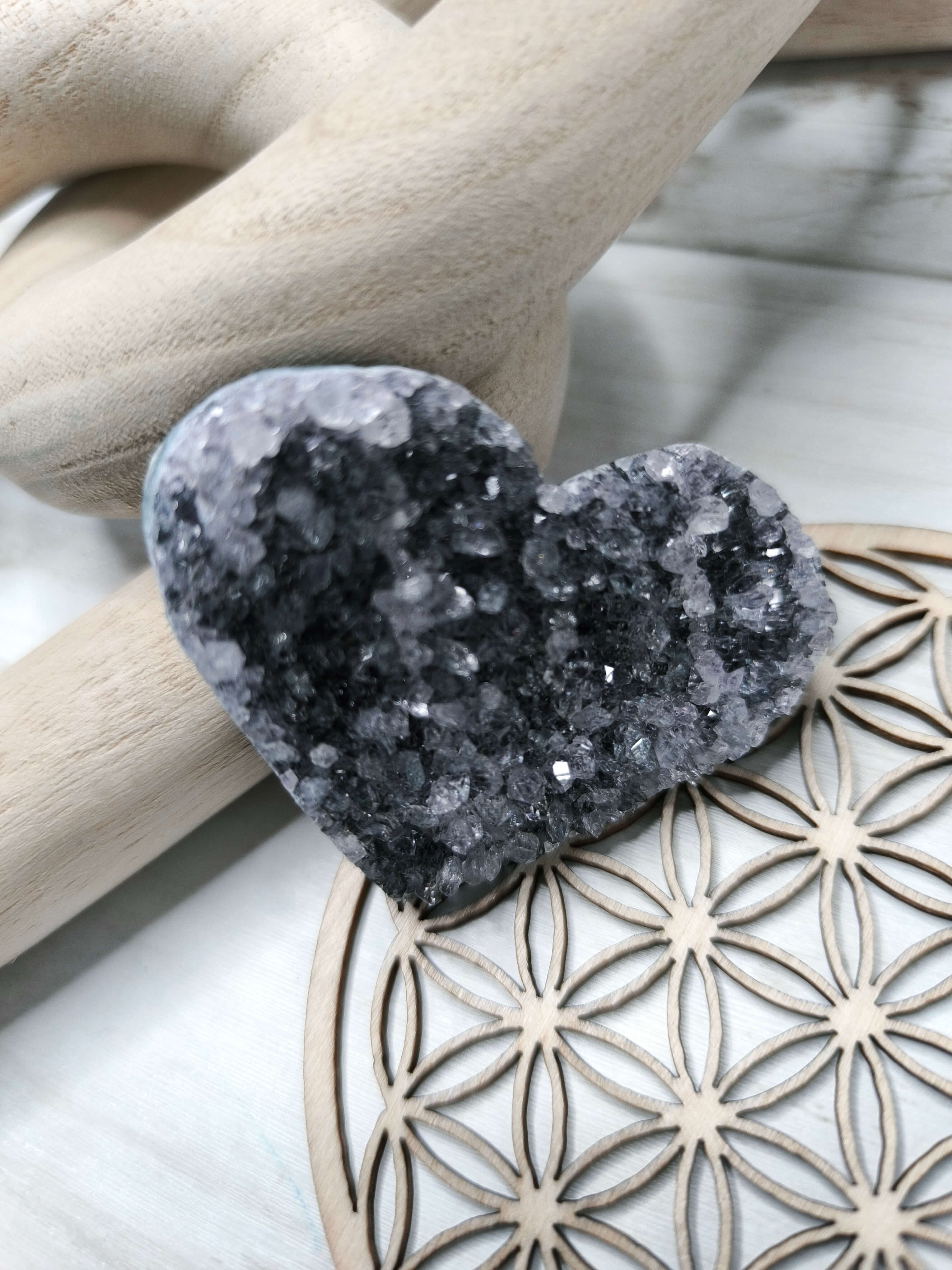 PIERRE NATURELLE - AMETHYSTE - FORME COEUR - ENERGIE D'AMOUR & DE SERENITE