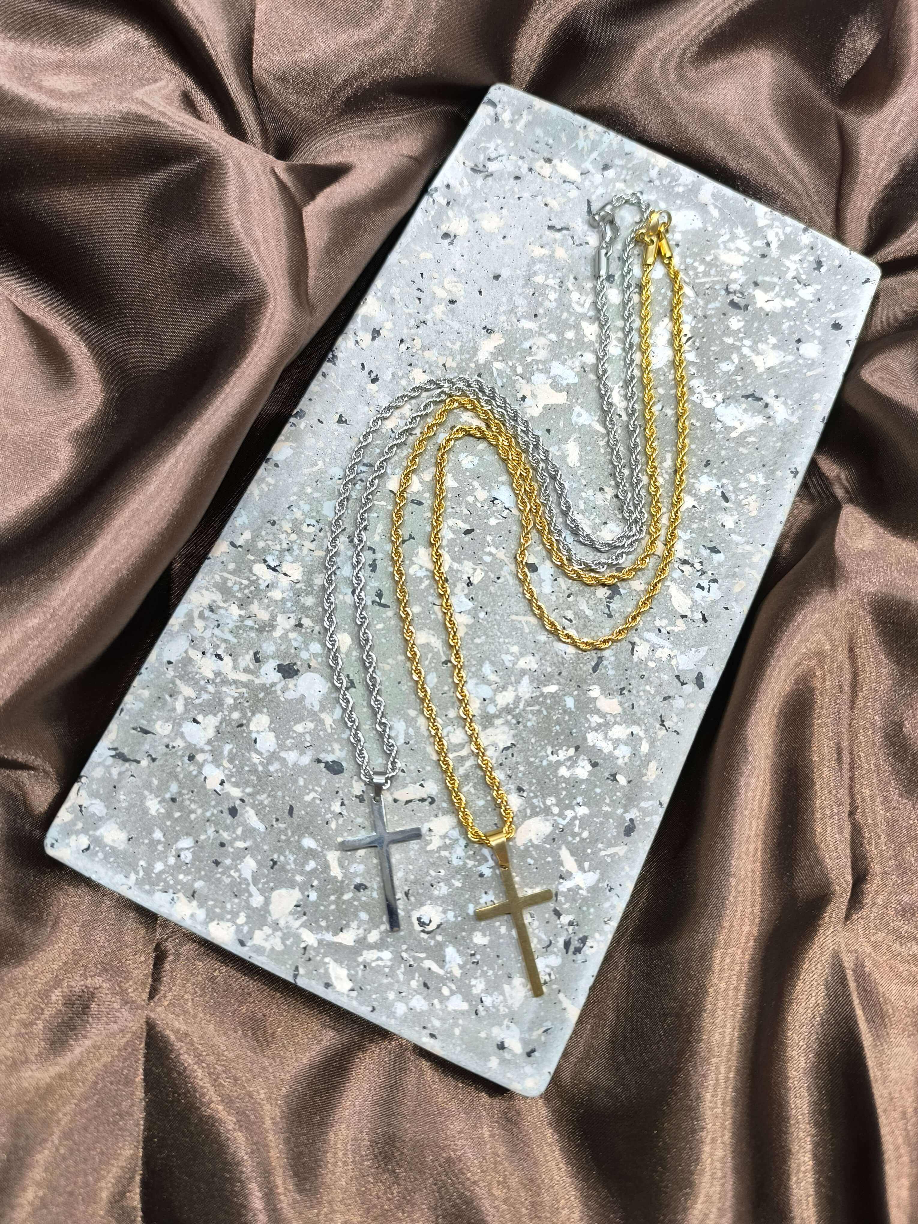 COLLIER HOMME CROIX - ACIER INOXYDABLE PLAQUE OR 18K OU ARGENTE