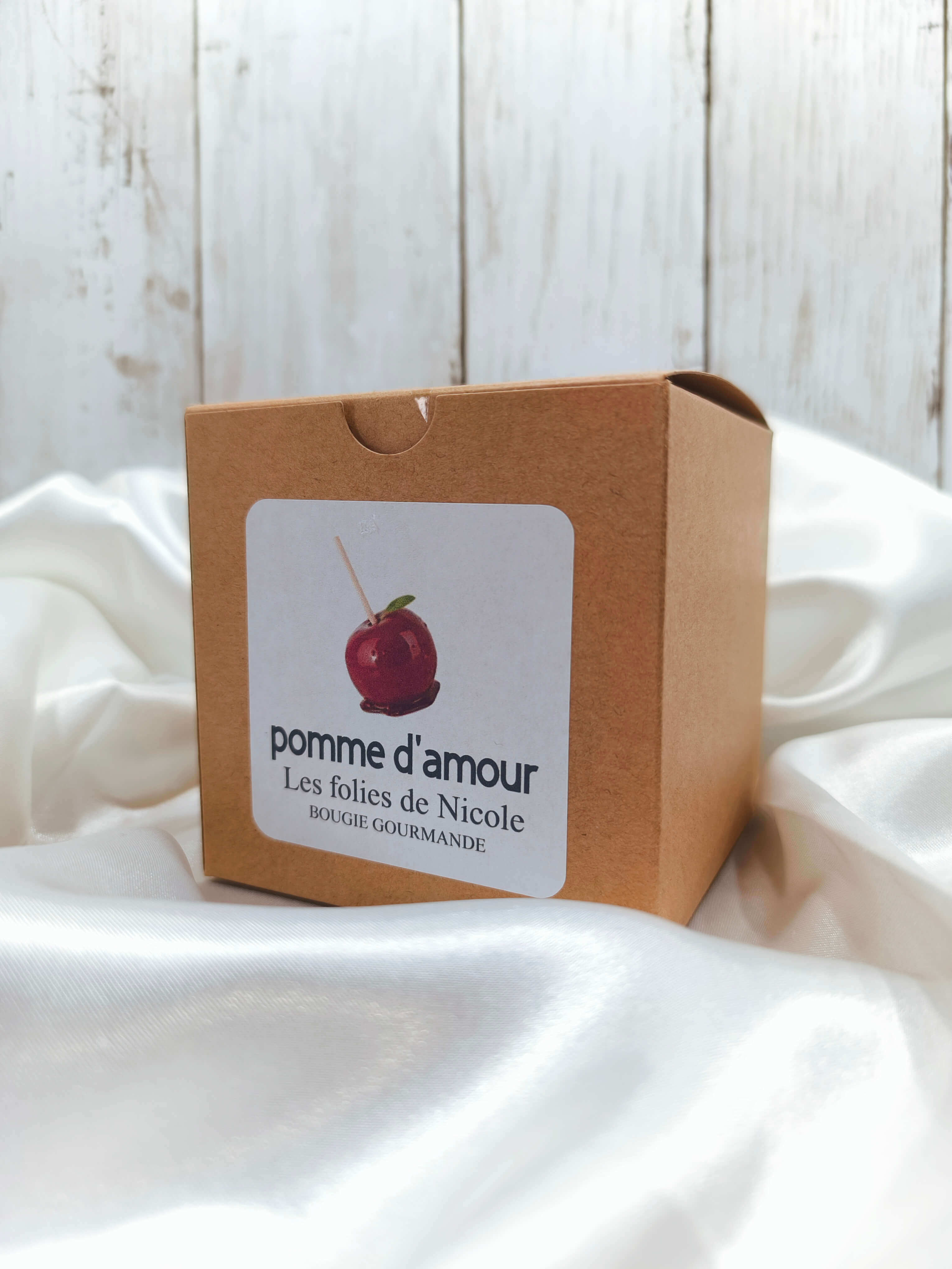 BOUGIE PARFUMEE POMME D'AMOUR - GOURMANDE & FESTIVE