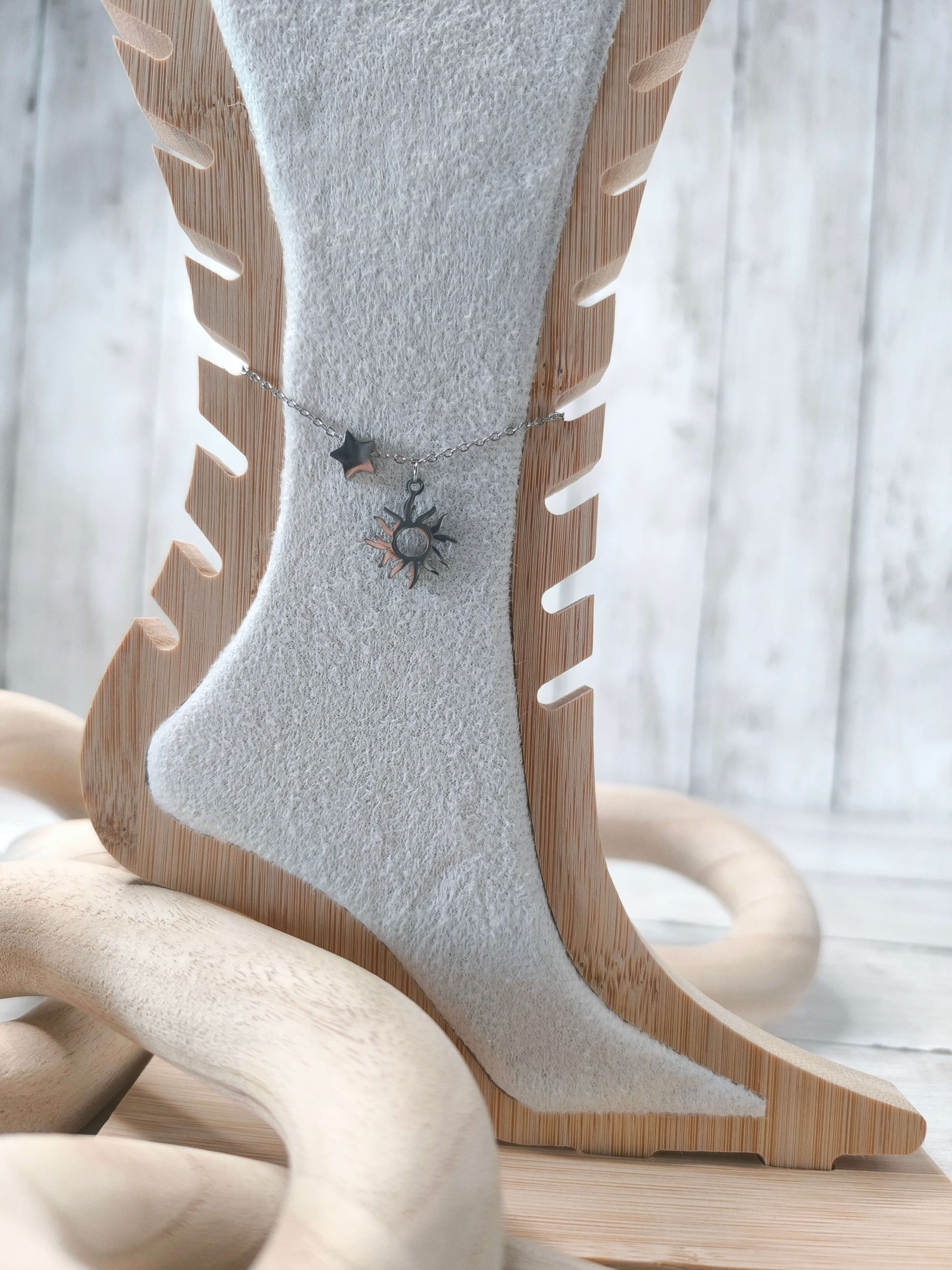 CHAINE DE CHEVILLE FEMME - ARGENTEE - SOLEIL & ETOILE EN ACIER INOXYDABLE