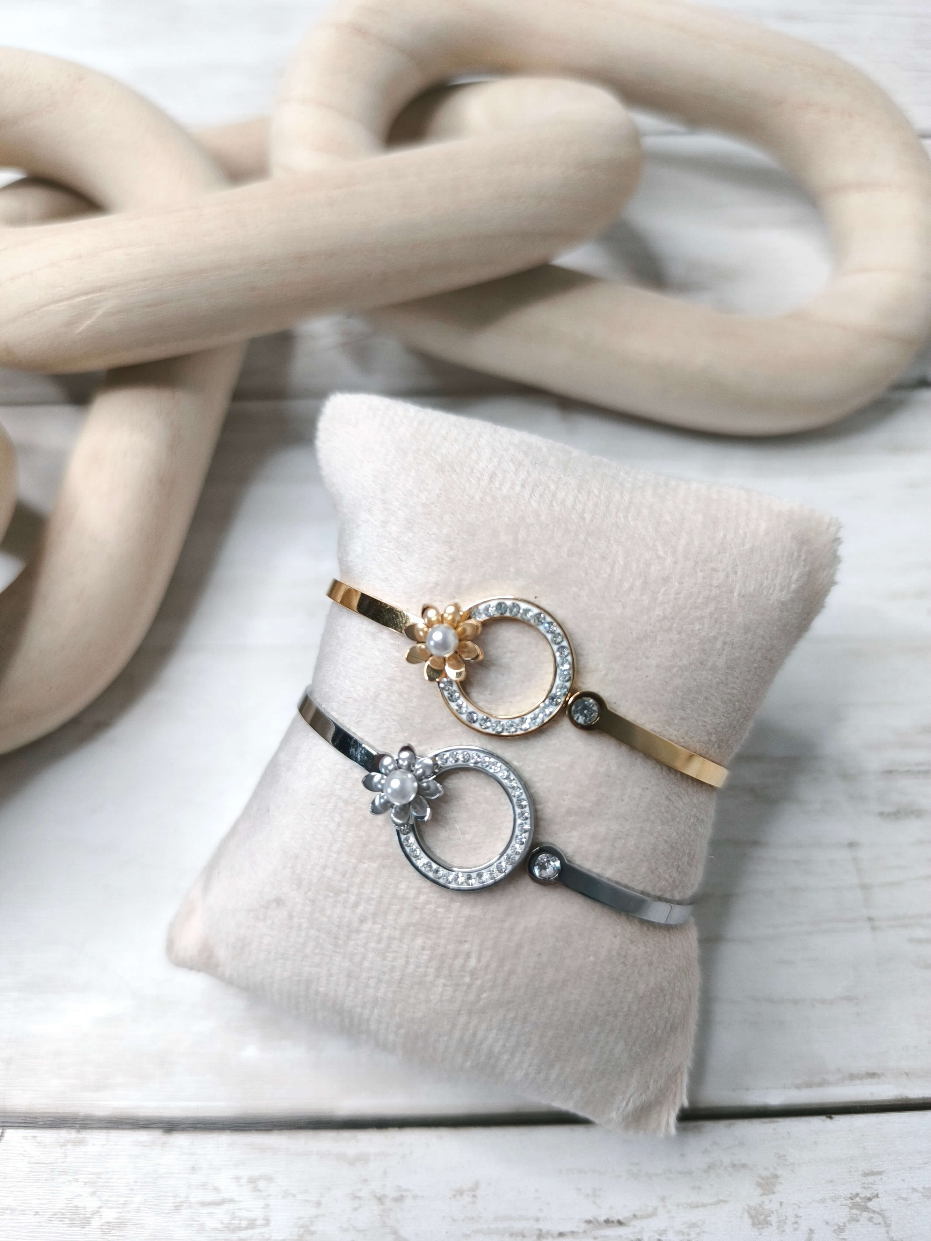 BRACELET FEMME - CERCLE SCINTILLANT & MARGUERITE PERLEE - COULEUR OR EN ACIER INOXYDABLE 304 OU ARGENT