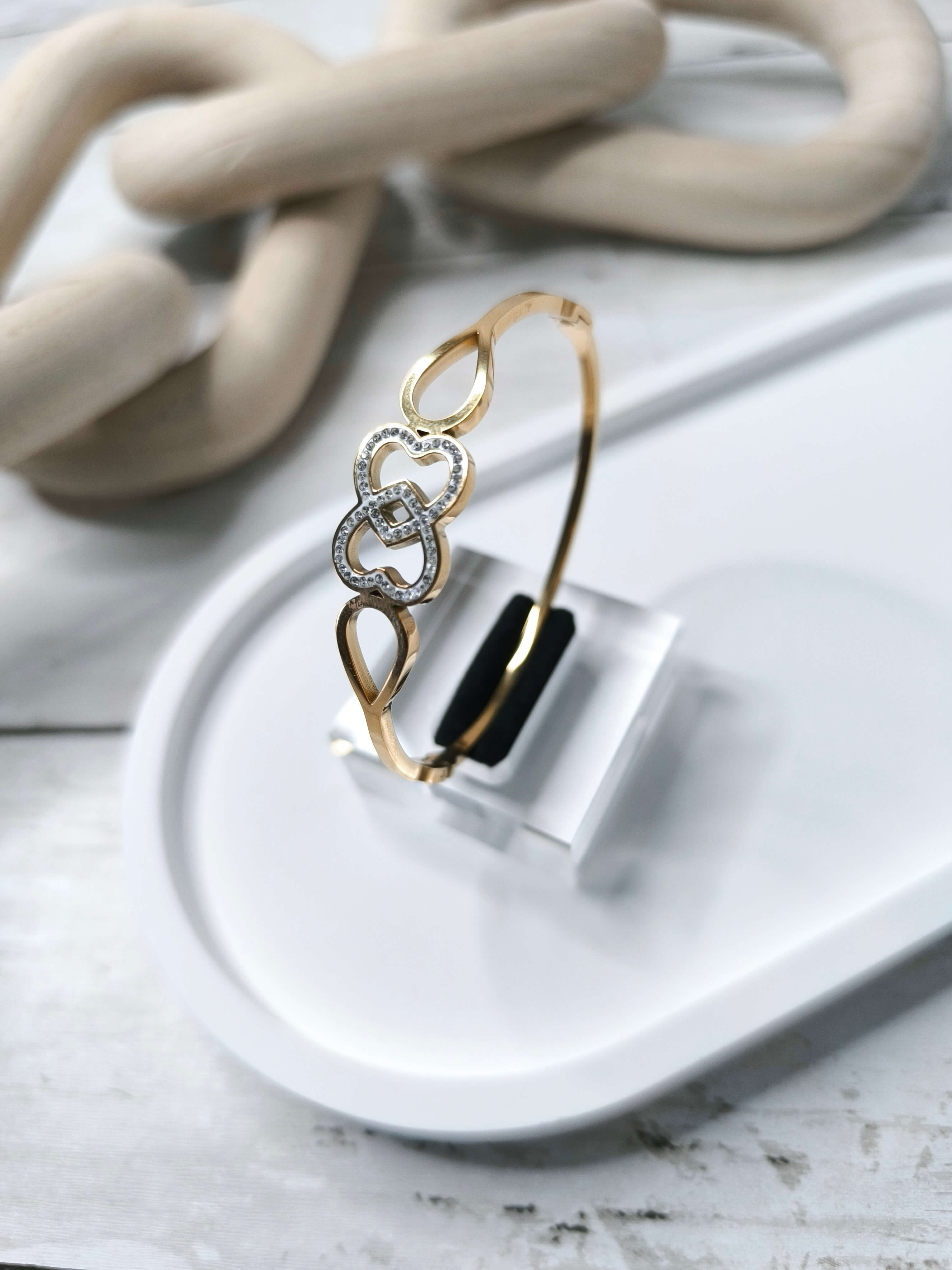 BRACELET FEMME - EN ACIER INOXYDABLE - COEURS ENTRELACES STRASSES