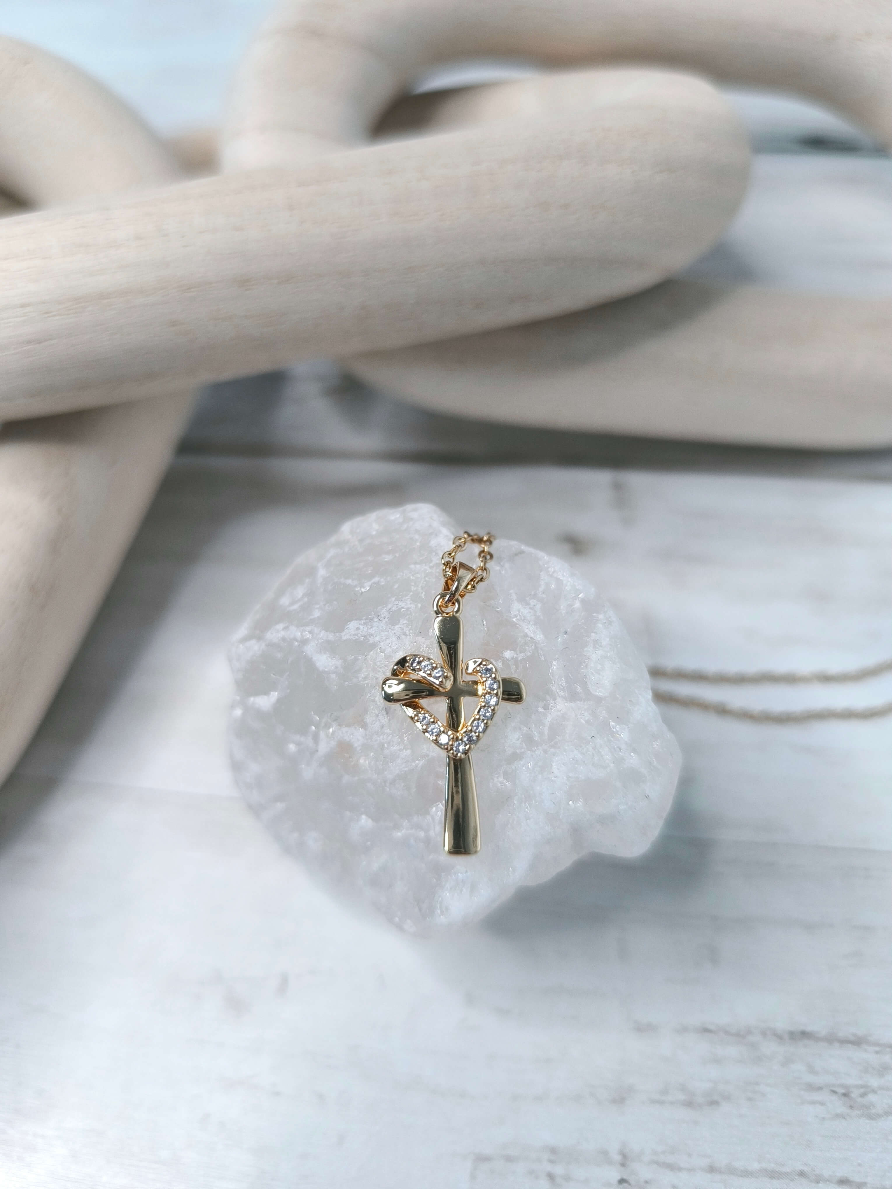 COLLIER FEMME GLAMOUR - CROIX DOREE INCRUSTEE DE ZIRCONS - ACIER INOXYDABLE 304