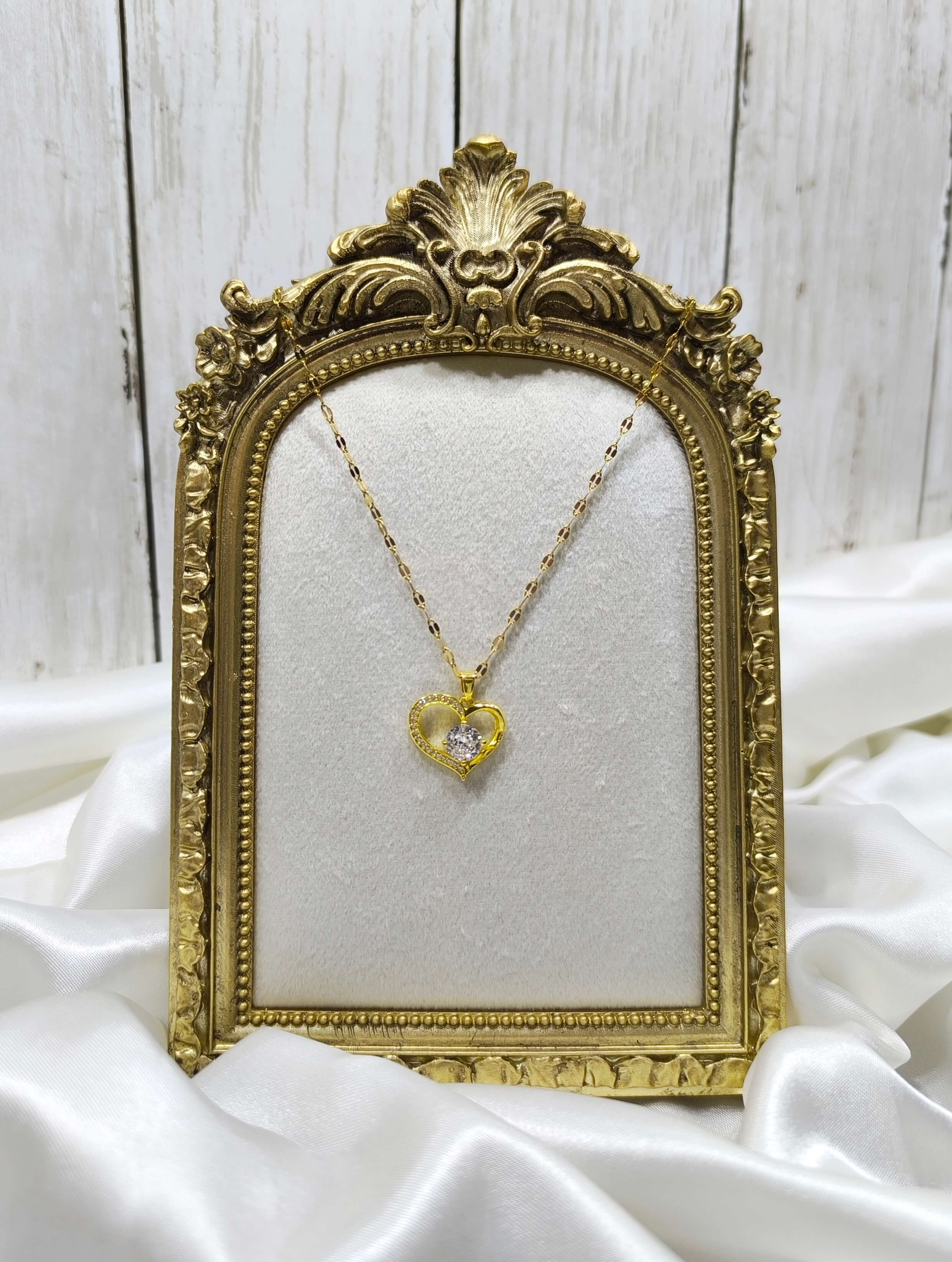 COLLIER COEUR - PIERRE BLANCHE - ACIER INOXYDABLE - ELEGANCE & MODERNITE