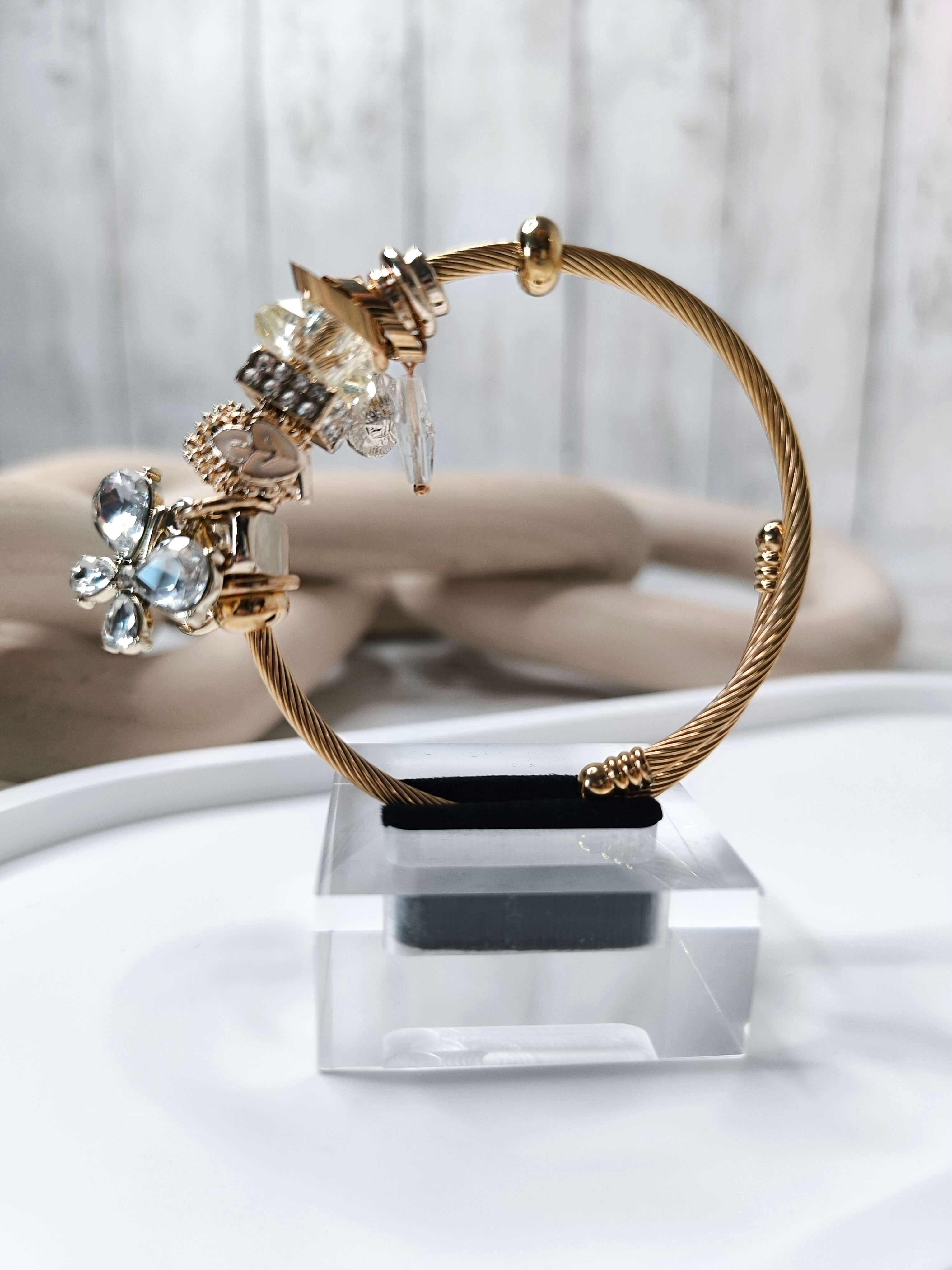 BRACELET FEMME - BRELOQUE - PENDENTIF PAPILLON & AUTRES CHARMS LUMINEUX