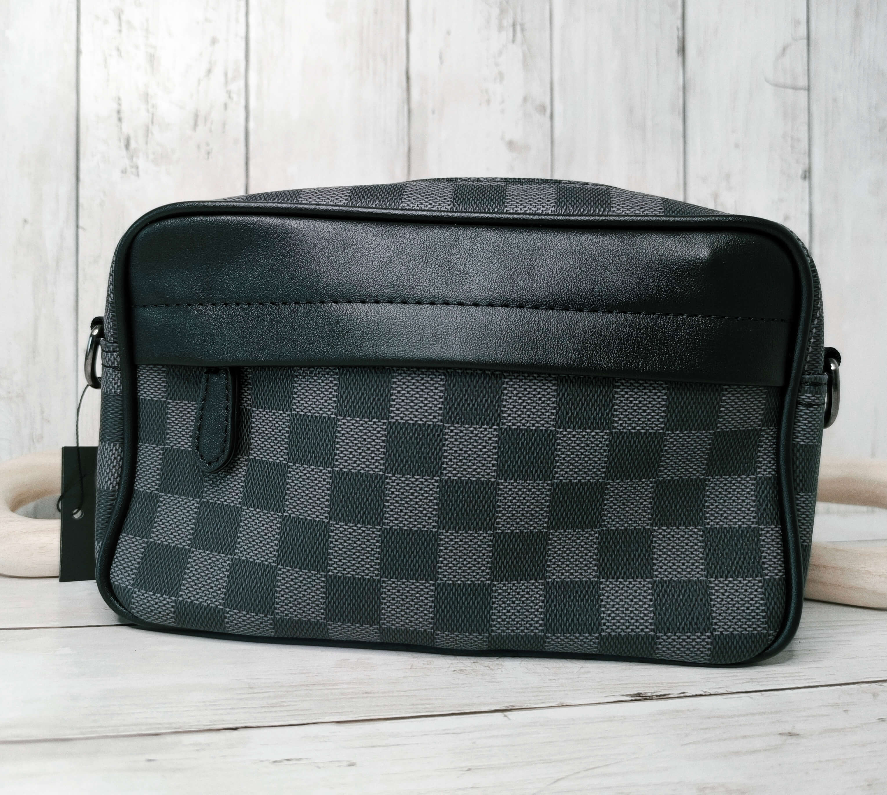 SAC A BANDOULIERE HOMME - MOTIF DAMIER - ETANCHE, ELEGANT & FONCTIONNEL