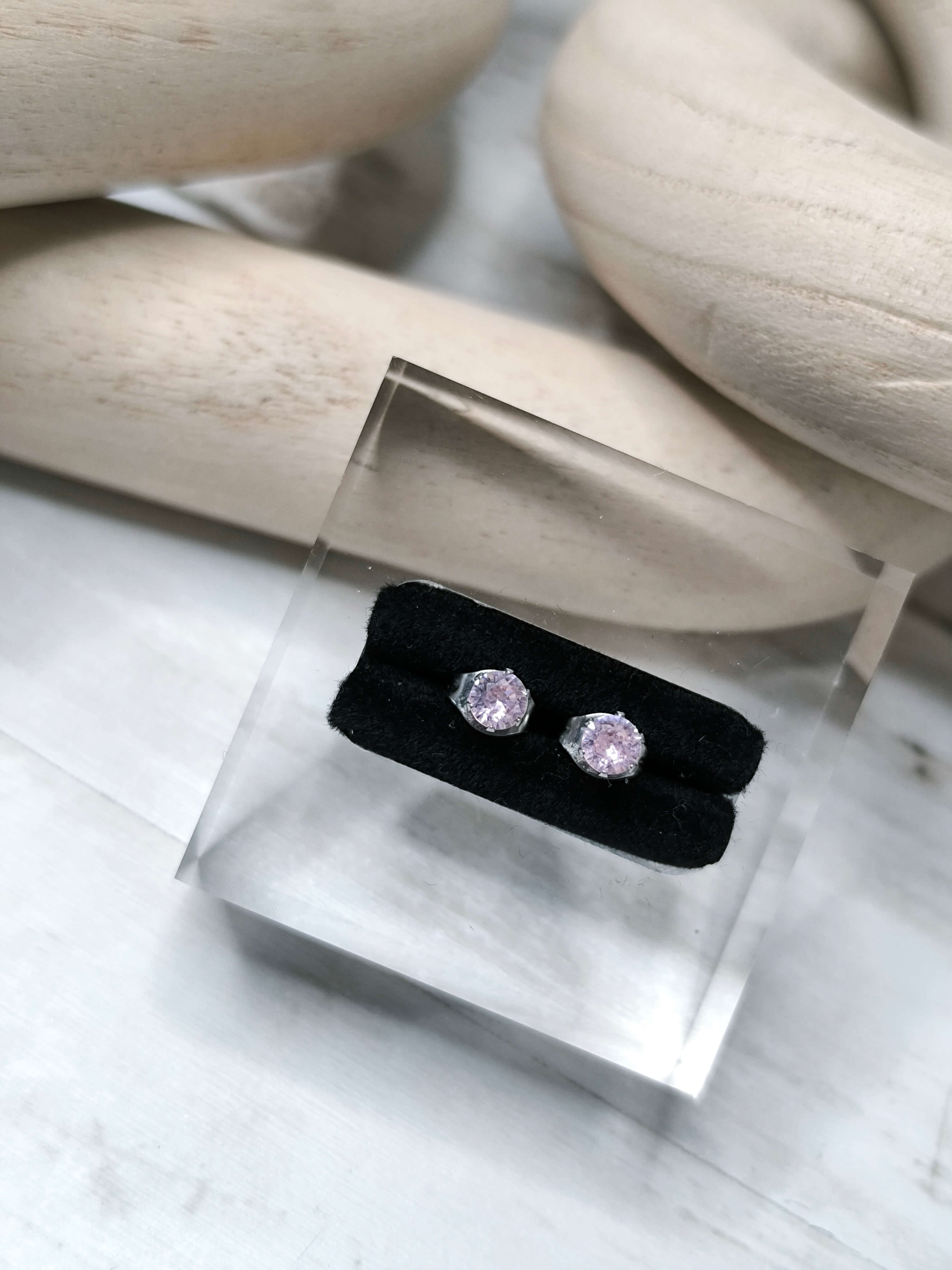 BOUCLES D'OREILLES EN ACIER INOXYDABLE - PIERRES EN ZIRCONE CUBIQUE - 12 COULEURS AU CHOIX - 4MM